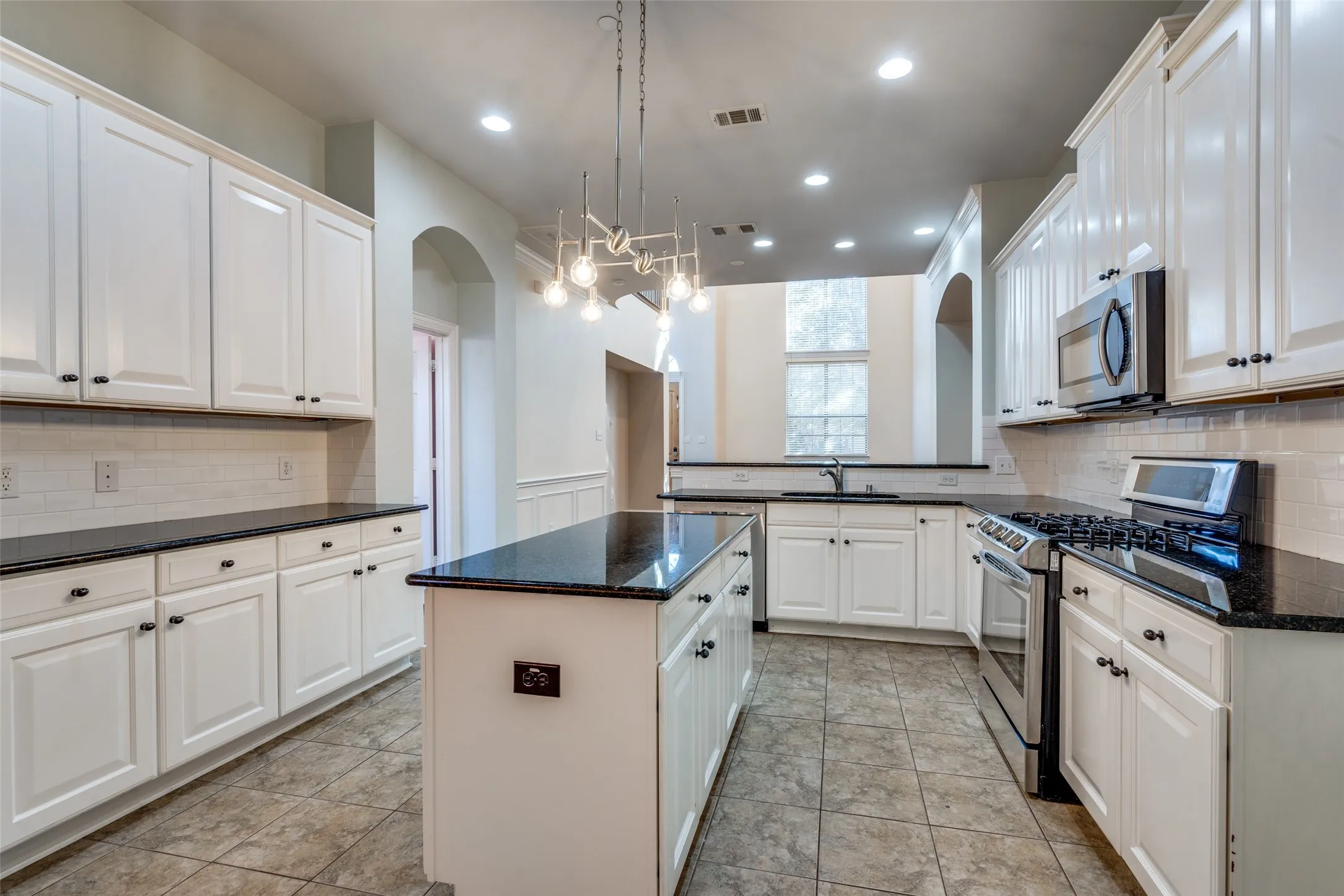 Townhouse For Rent in Collin County , 4667 Edith Street, Plano, Texas 75024, 3 Bedroom, 3 Bathroom, 2 Garage spaces, 2,319 Sqft, built in 2007, mls#21398694, Real Estate Agent in Plano, Homes For Rent in Collin county, Homes For Rent in Plano, Realtor in Plano Texas, Real Estate Brokerage Independent Realty Texas, Luminita Cordes Realtor