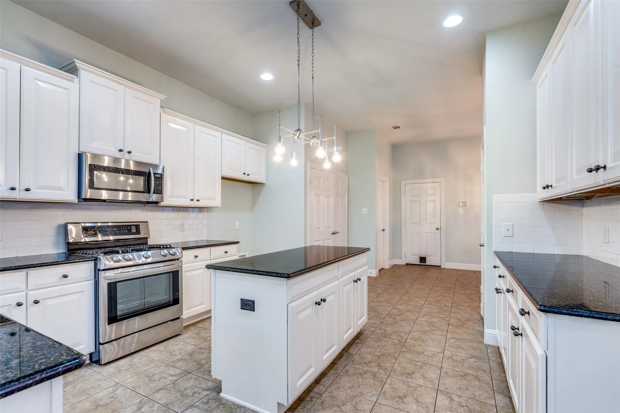 Townhouse For Rent in Collin County , 4667 Edith Street, Plano, Texas 75024, 3 Bedroom, 3 Bathroom, 2 Garage spaces, 2,319 Sqft, built in 2007, mls#21398694, Real Estate Agent in Plano, Homes For Rent in Collin county, Homes For Rent in Plano, Realtor in Plano Texas, Real Estate Brokerage Independent Realty Texas, Luminita Cordes Realtor