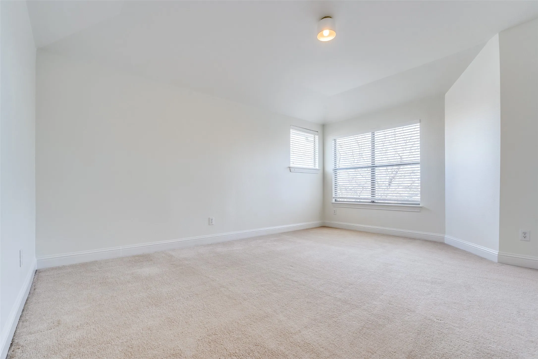 Townhouse For Rent in Collin County , 4667 Edith Street, Plano, Texas 75024, 3 Bedroom, 3 Bathroom, 2 Garage spaces, 2,319 Sqft, built in 2007, mls#21398694, Real Estate Agent in Plano, Homes For Rent in Collin county, Homes For Rent in Plano, Realtor in Plano Texas, Real Estate Brokerage Independent Realty Texas, Luminita Cordes Realtor