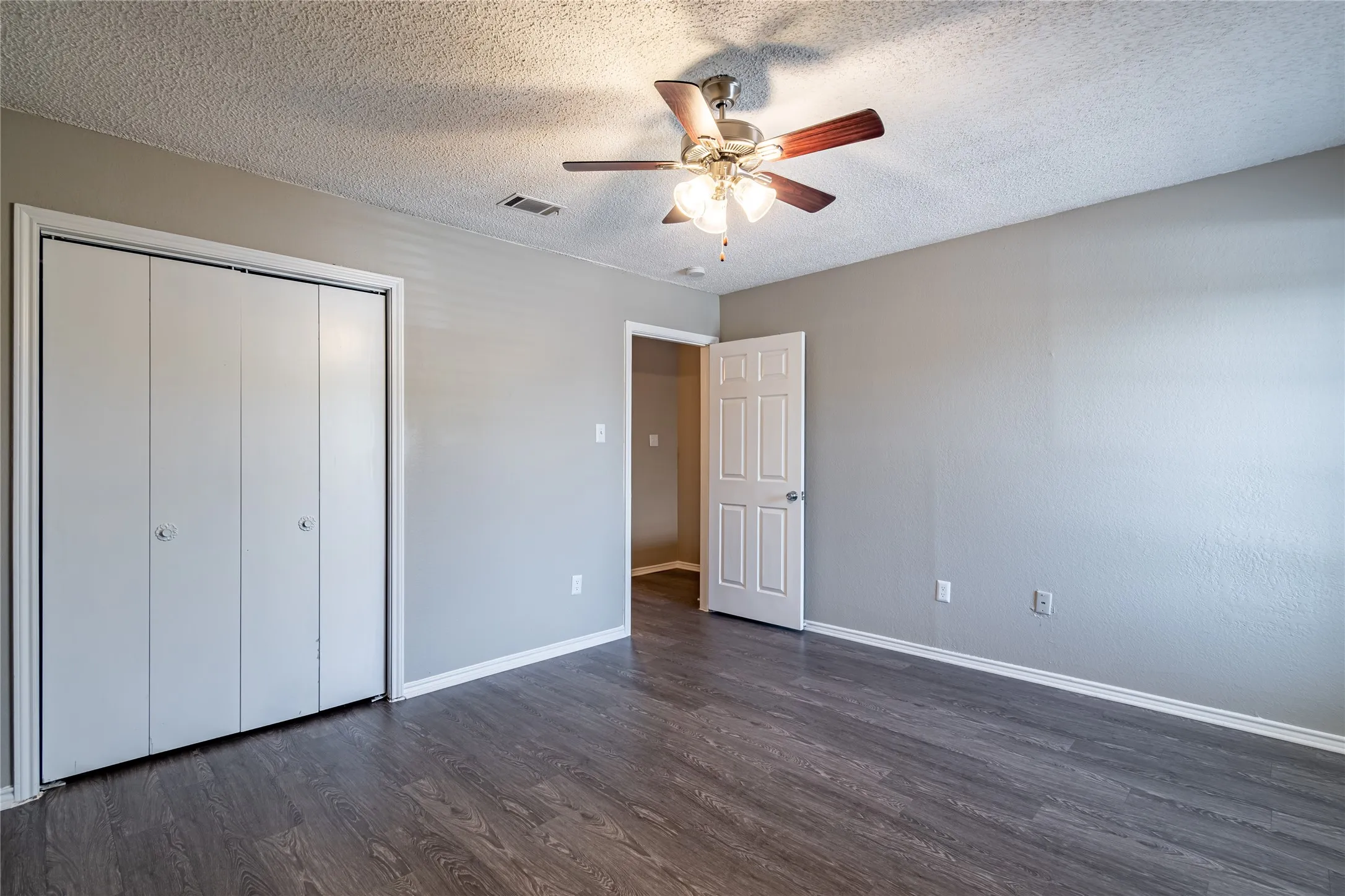 Quadruplex For Rent in Tarrant County , 400 Cambridge Drive 400, Saginaw, Texas 76179, 2 Bedroom, 2 Bathroom, Garage spaces, 1,044 Sqft, built in 1982, mls#21399363, Real Estate Agent in Saginaw, Homes For Rent in Tarrant county, Homes For Rent in Saginaw, Realtor in Saginaw Texas, Real Estate Brokerage Independent Realty Texas, Luminita Cordes Realtor