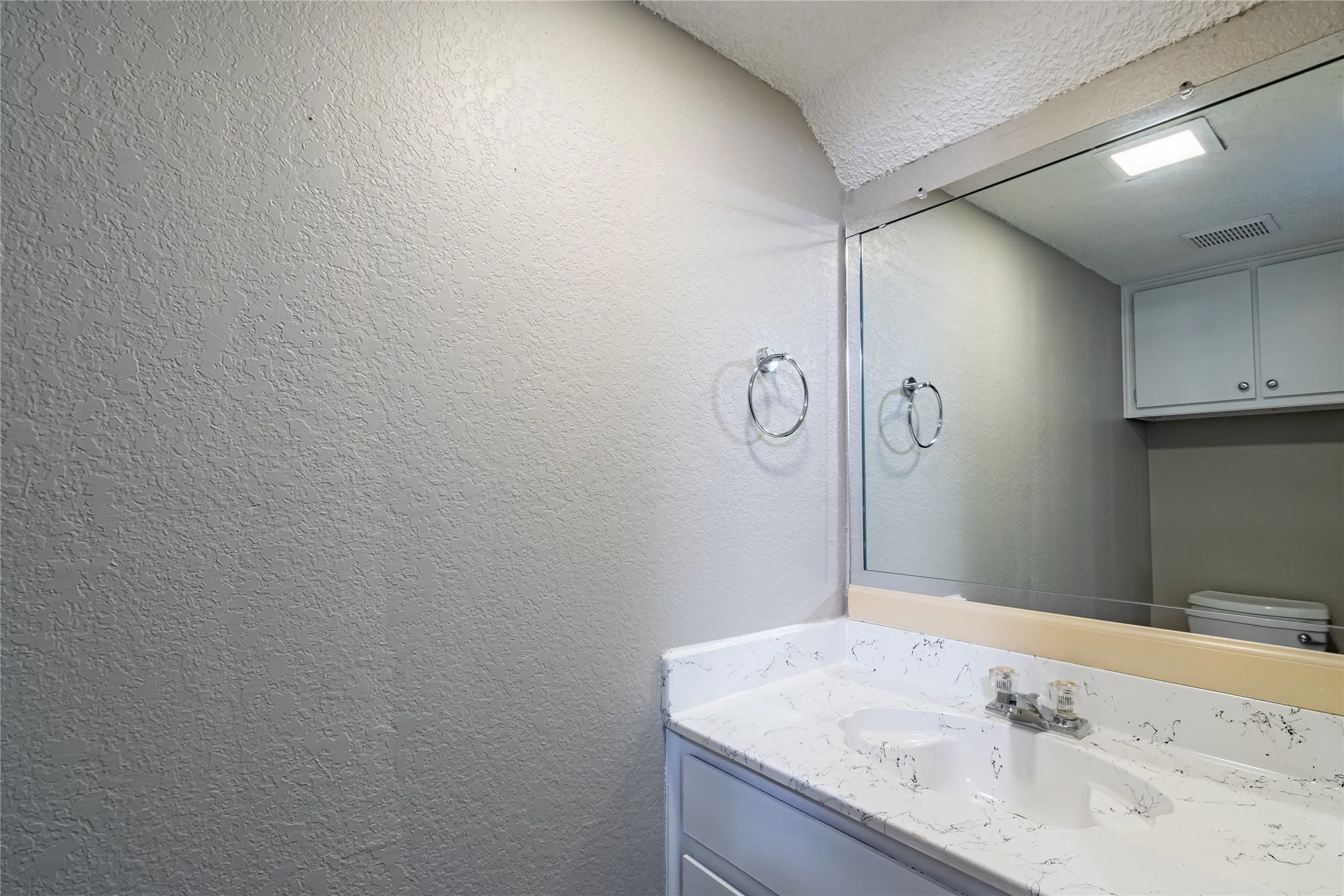 Quadruplex For Rent in Tarrant County , 400 Cambridge Drive 400, Saginaw, Texas 76179, 2 Bedroom, 2 Bathroom, Garage spaces, 1,044 Sqft, built in 1982, mls#21399363, Real Estate Agent in Saginaw, Homes For Rent in Tarrant county, Homes For Rent in Saginaw, Realtor in Saginaw Texas, Real Estate Brokerage Independent Realty Texas, Luminita Cordes Realtor