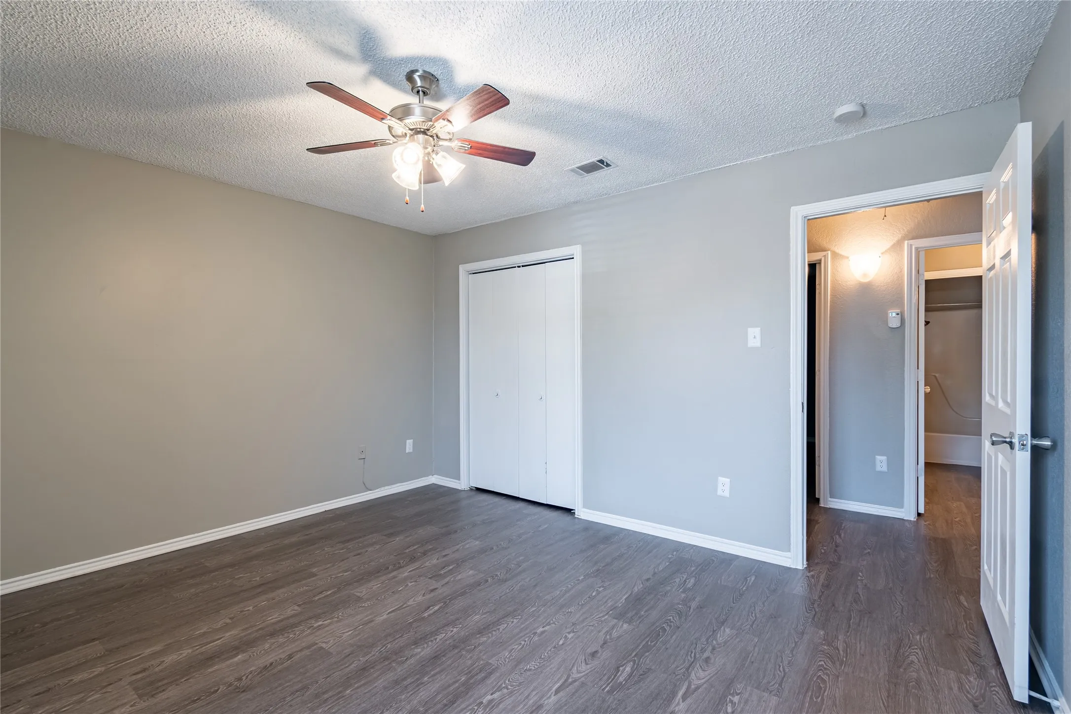 Quadruplex For Rent in Tarrant County , 400 Cambridge Drive 400, Saginaw, Texas 76179, 2 Bedroom, 2 Bathroom, Garage spaces, 1,044 Sqft, built in 1982, mls#21399363, Real Estate Agent in Saginaw, Homes For Rent in Tarrant county, Homes For Rent in Saginaw, Realtor in Saginaw Texas, Real Estate Brokerage Independent Realty Texas, Luminita Cordes Realtor