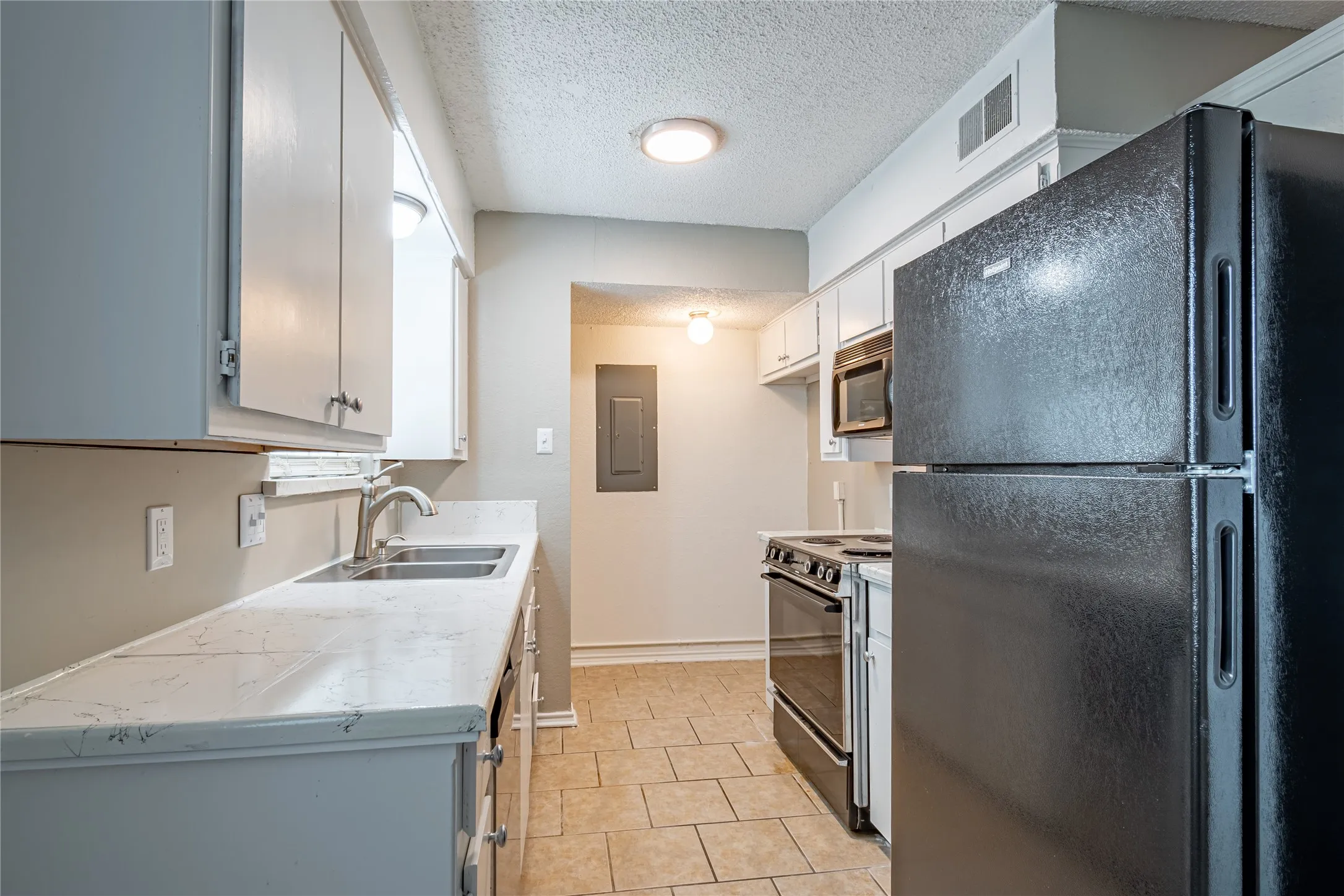 Quadruplex For Rent in Tarrant County , 400 Cambridge Drive 400, Saginaw, Texas 76179, 2 Bedroom, 2 Bathroom, Garage spaces, 1,044 Sqft, built in 1982, mls#21399363, Real Estate Agent in Saginaw, Homes For Rent in Tarrant county, Homes For Rent in Saginaw, Realtor in Saginaw Texas, Real Estate Brokerage Independent Realty Texas, Luminita Cordes Realtor