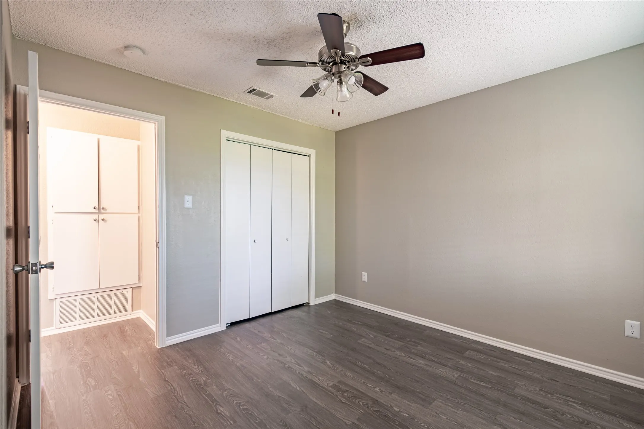 Quadruplex For Rent in Tarrant County , 400 Cambridge Drive 400, Saginaw, Texas 76179, 2 Bedroom, 2 Bathroom, Garage spaces, 1,044 Sqft, built in 1982, mls#21399363, Real Estate Agent in Saginaw, Homes For Rent in Tarrant county, Homes For Rent in Saginaw, Realtor in Saginaw Texas, Real Estate Brokerage Independent Realty Texas, Luminita Cordes Realtor