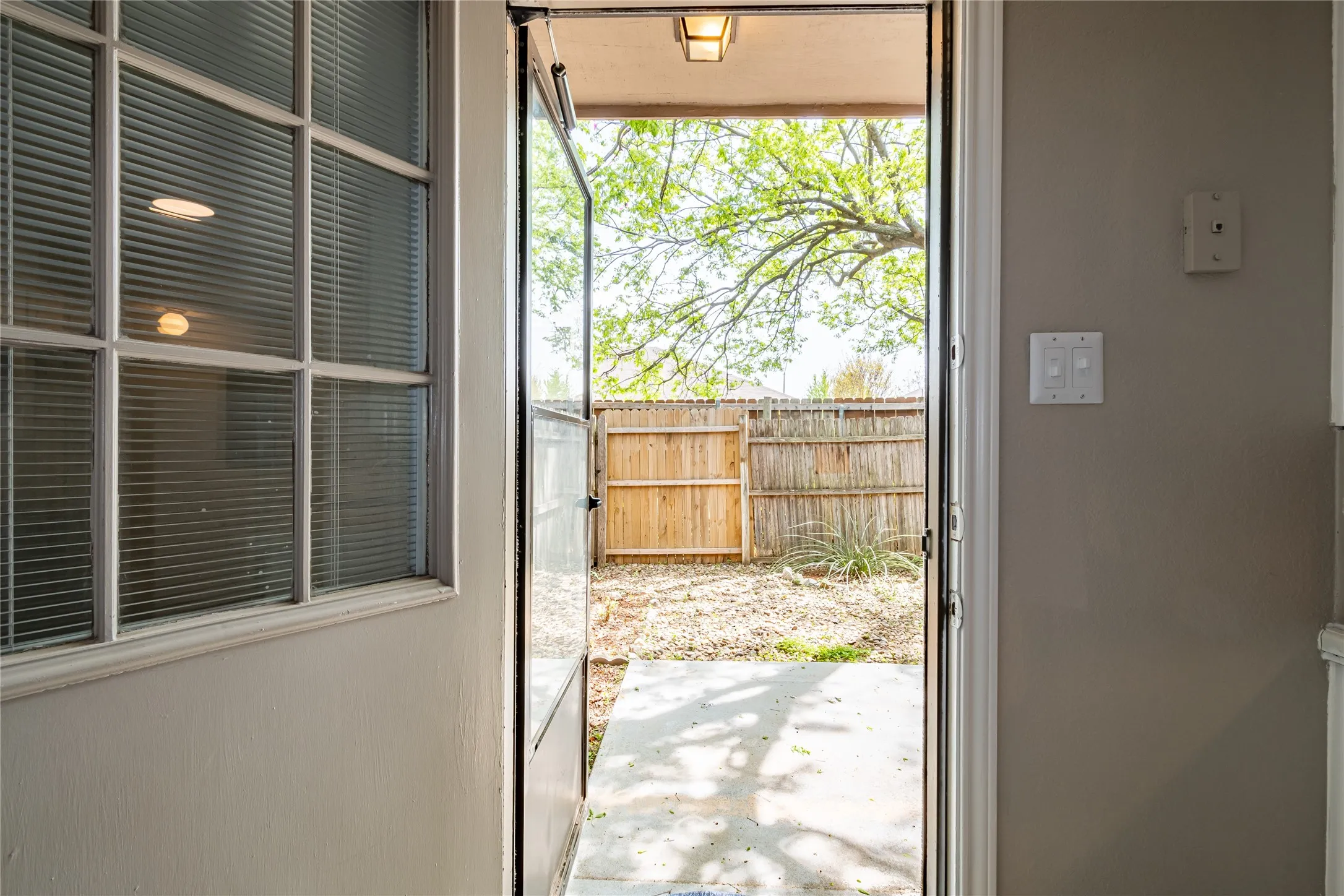 Quadruplex For Rent in Tarrant County , 400 Cambridge Drive 400, Saginaw, Texas 76179, 2 Bedroom, 2 Bathroom, Garage spaces, 1,044 Sqft, built in 1982, mls#21399363, Real Estate Agent in Saginaw, Homes For Rent in Tarrant county, Homes For Rent in Saginaw, Realtor in Saginaw Texas, Real Estate Brokerage Independent Realty Texas, Luminita Cordes Realtor