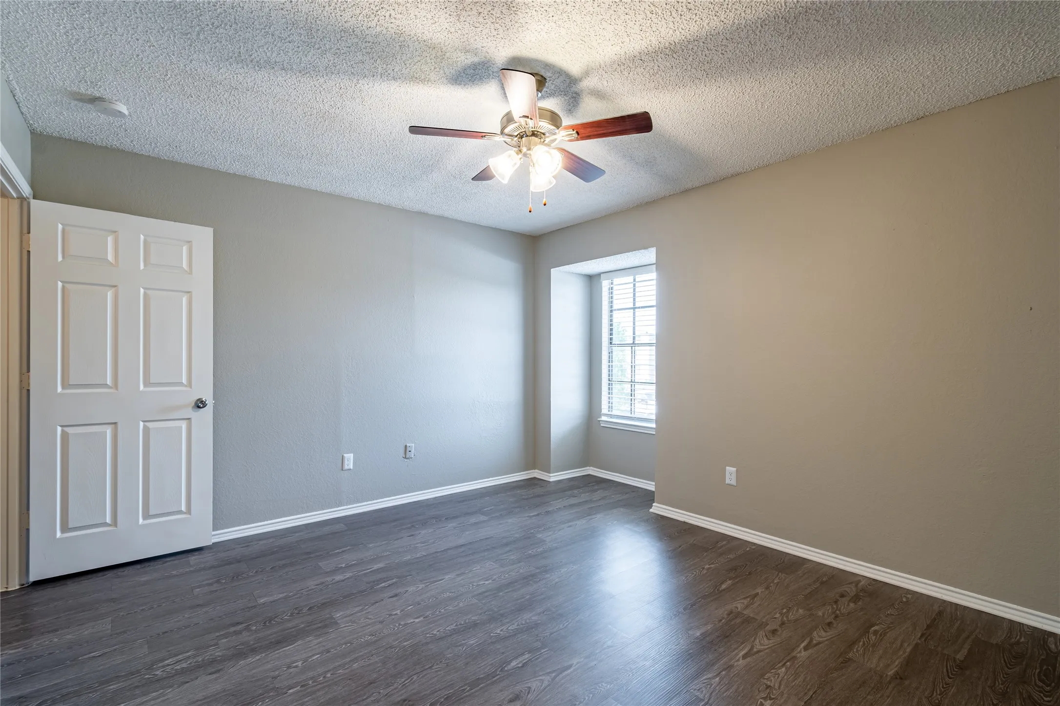 Quadruplex For Rent in Tarrant County , 400 Cambridge Drive 400, Saginaw, Texas 76179, 2 Bedroom, 2 Bathroom, Garage spaces, 1,044 Sqft, built in 1982, mls#21399363, Real Estate Agent in Saginaw, Homes For Rent in Tarrant county, Homes For Rent in Saginaw, Realtor in Saginaw Texas, Real Estate Brokerage Independent Realty Texas, Luminita Cordes Realtor