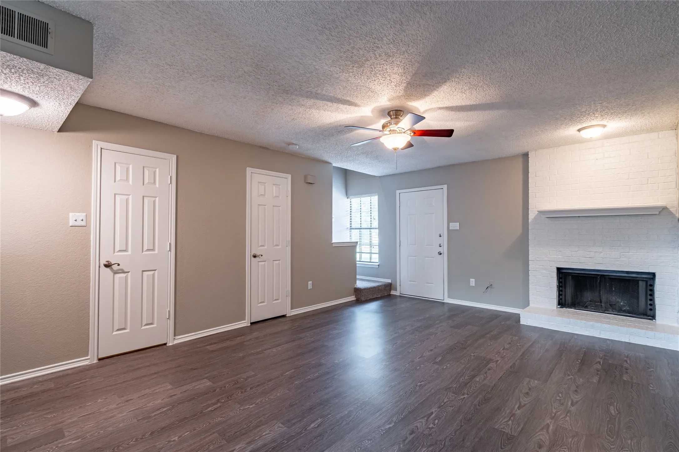 Quadruplex For Rent in Tarrant County , 400 Cambridge Drive 400, Saginaw, Texas 76179, 2 Bedroom, 2 Bathroom, Garage spaces, 1,044 Sqft, built in 1982, mls#21399363, Real Estate Agent in Saginaw, Homes For Rent in Tarrant county, Homes For Rent in Saginaw, Realtor in Saginaw Texas, Real Estate Brokerage Independent Realty Texas, Luminita Cordes Realtor