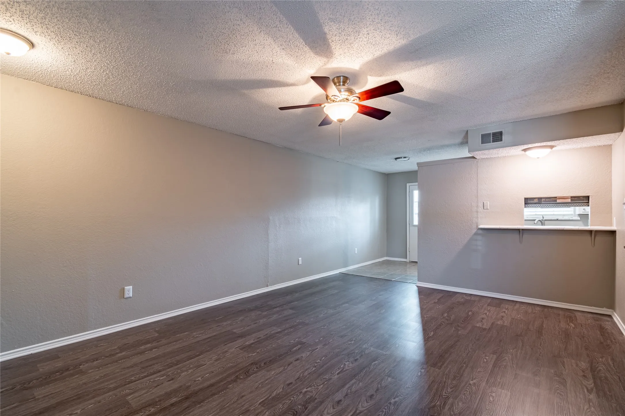 Quadruplex For Rent in Tarrant County , 400 Cambridge Drive 400, Saginaw, Texas 76179, 2 Bedroom, 2 Bathroom, Garage spaces, 1,044 Sqft, built in 1982, mls#21399363, Real Estate Agent in Saginaw, Homes For Rent in Tarrant county, Homes For Rent in Saginaw, Realtor in Saginaw Texas, Real Estate Brokerage Independent Realty Texas, Luminita Cordes Realtor