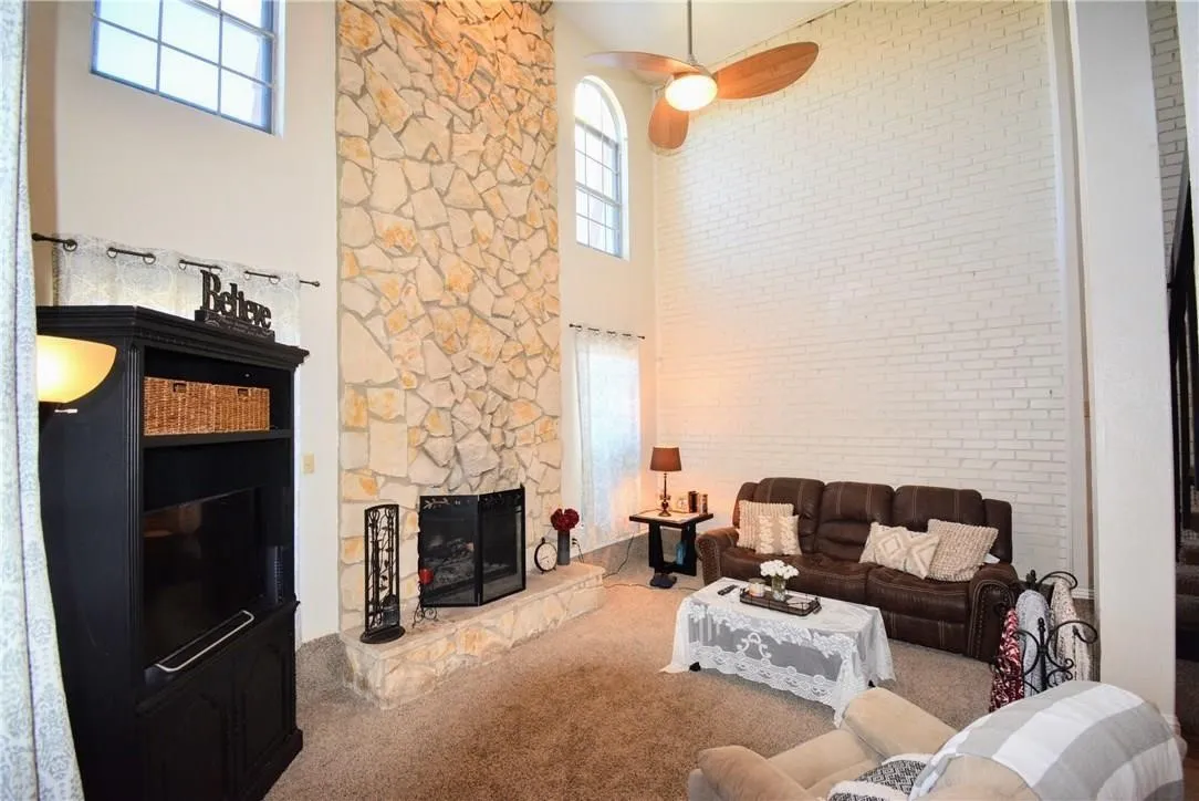 Townhouse For Rent in Tarrant County , 2235 Seville Court, Dalworthington Gardens, Texas 76013, 3 Bedroom, 3 Bathroom, 2 Garage spaces, 1,831 Sqft, built in 1973, mls#21399373, Real Estate Agent in Dalworthington Gardens, Homes For Rent in Tarrant county, Homes For Rent in Dalworthington Gardens, Realtor in Dalworthington Gardens Texas, Real Estate Brokerage Independent Realty Texas, Luminita Cordes Realtor