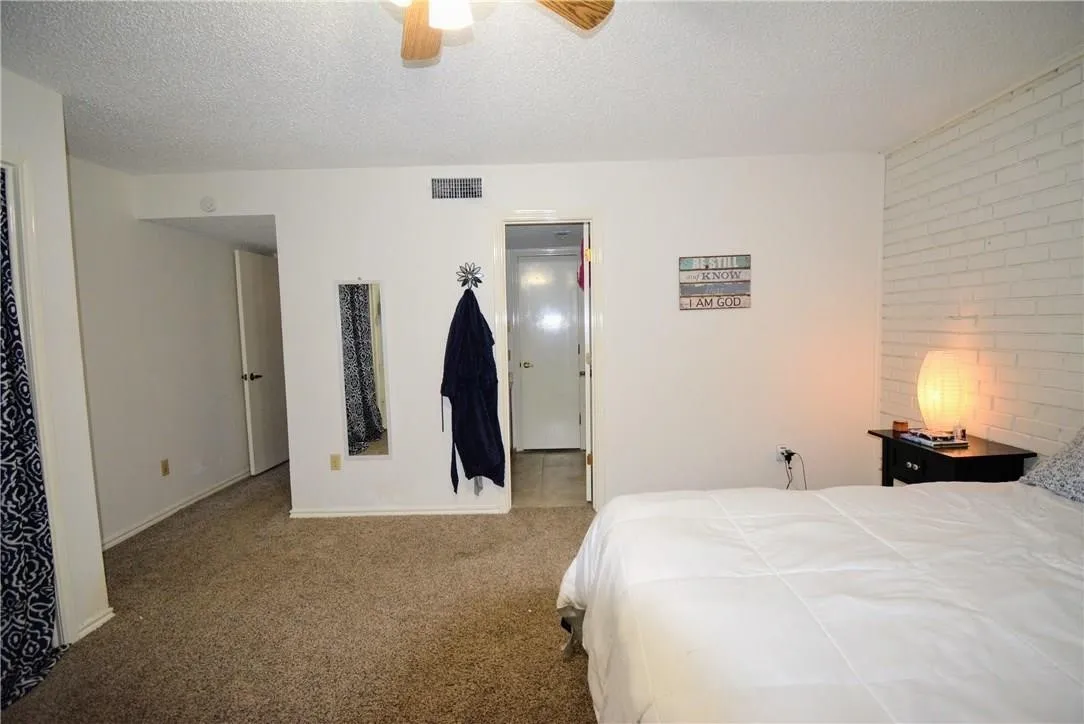 Textured ceiling with a ceiling fan