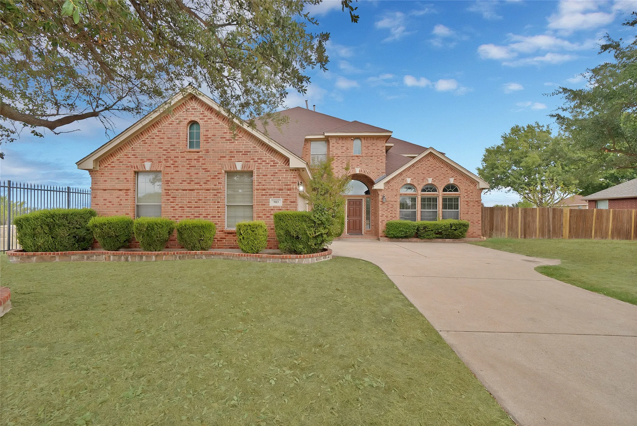 Single Family Residence For Rent in Dallas County , 903 Fieldstone Drive, Cedar Hill, Texas 75104, 4 Bedroom, 3 Bathroom, 2 Garage spaces, 3,162 Sqft, built in 2004, mls#21398373, Real Estate Agent in Cedar Hill, Homes For Rent in Dallas county, Homes For Rent in Cedar Hill, Realtor in Cedar Hill Texas, Real Estate Brokerage Independent Realty Texas, Luminita Cordes Realtor