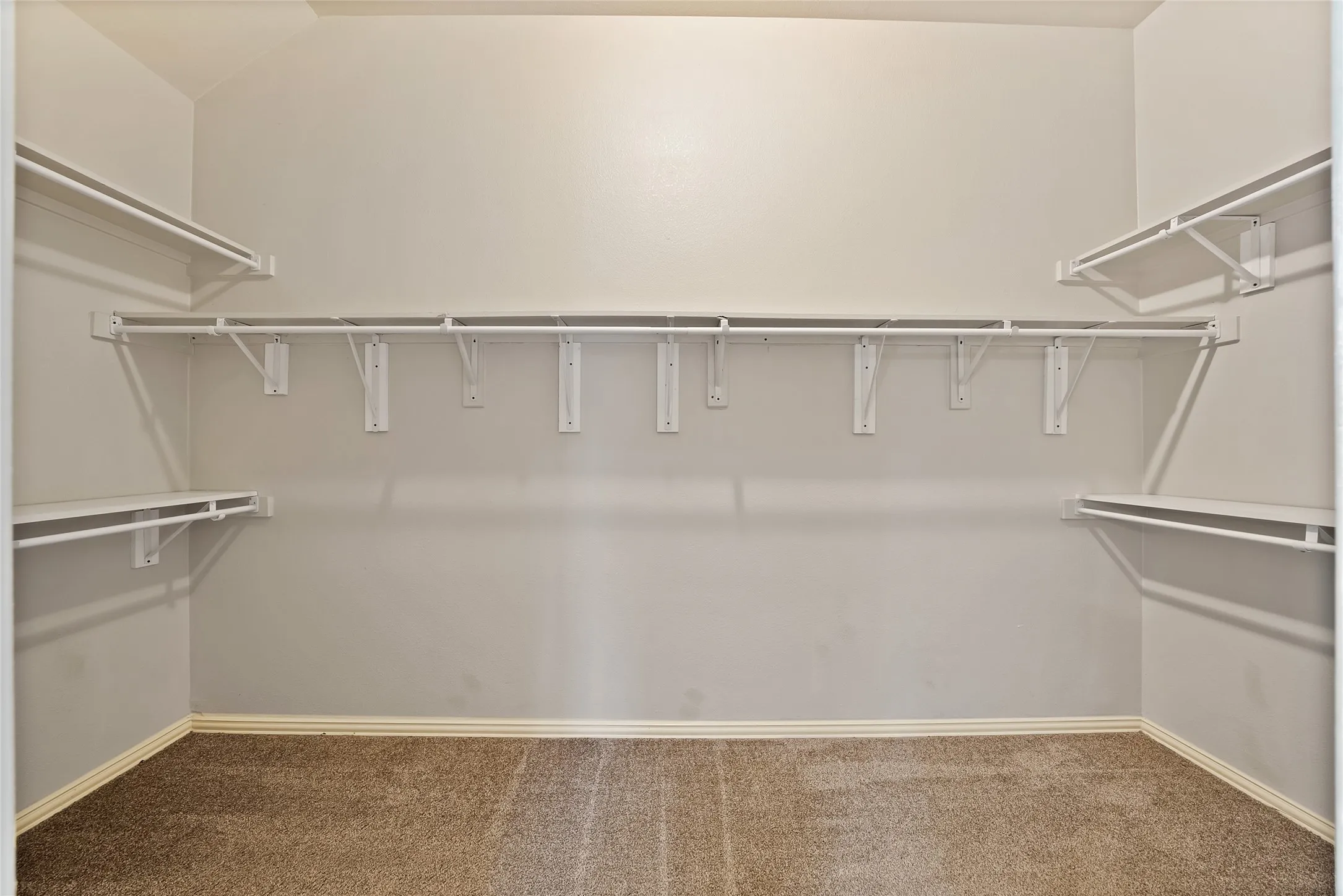 Single Family Residence For Rent in Dallas County , 903 Fieldstone Drive, Cedar Hill, Texas 75104, 4 Bedroom, 3 Bathroom, 2 Garage spaces, 3,162 Sqft, built in 2004, mls#21398373, Real Estate Agent in Cedar Hill, Homes For Rent in Dallas county, Homes For Rent in Cedar Hill, Realtor in Cedar Hill Texas, Real Estate Brokerage Independent Realty Texas, Luminita Cordes Realtor