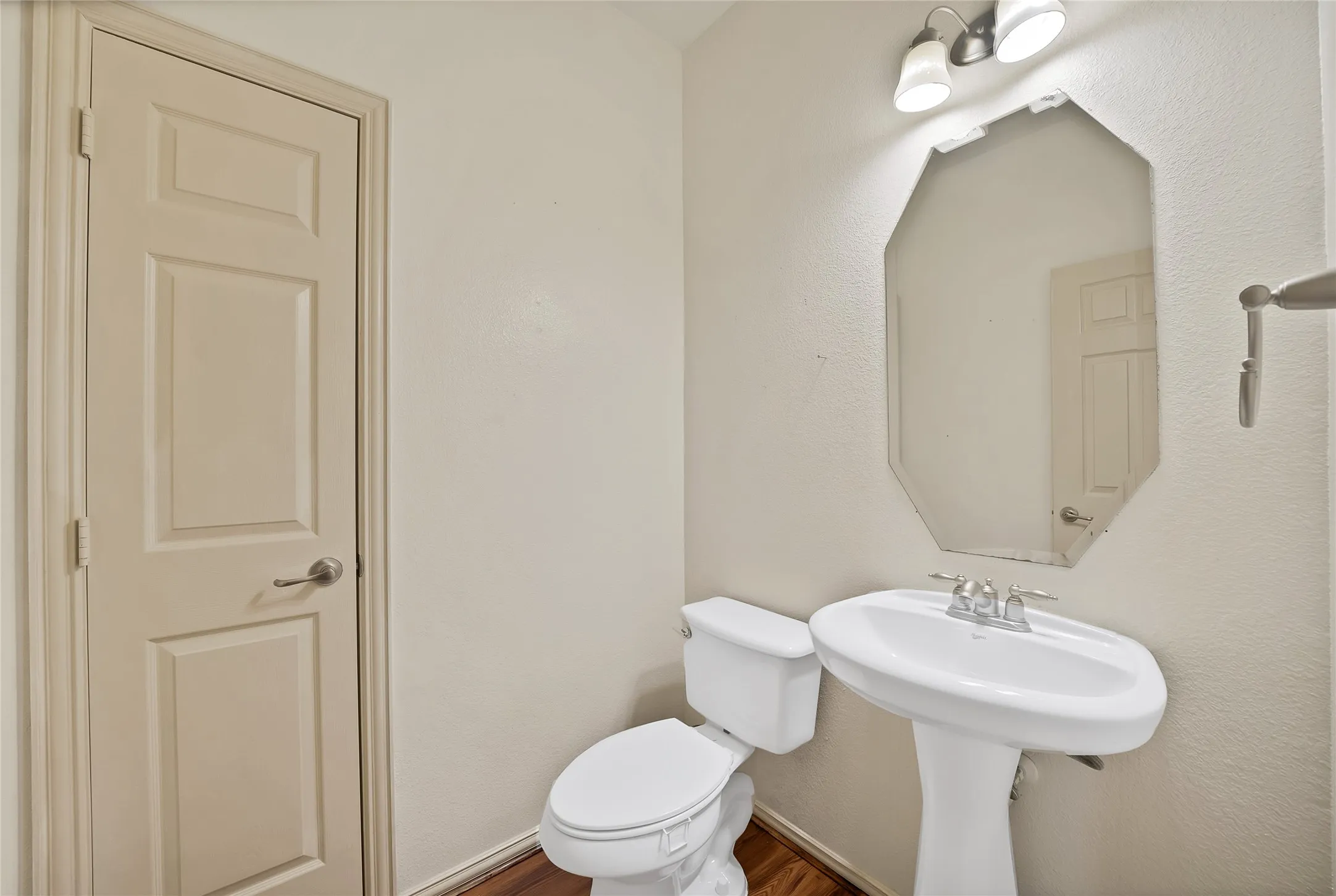 Single Family Residence For Rent in Dallas County , 903 Fieldstone Drive, Cedar Hill, Texas 75104, 4 Bedroom, 3 Bathroom, 2 Garage spaces, 3,162 Sqft, built in 2004, mls#21398373, Real Estate Agent in Cedar Hill, Homes For Rent in Dallas county, Homes For Rent in Cedar Hill, Realtor in Cedar Hill Texas, Real Estate Brokerage Independent Realty Texas, Luminita Cordes Realtor