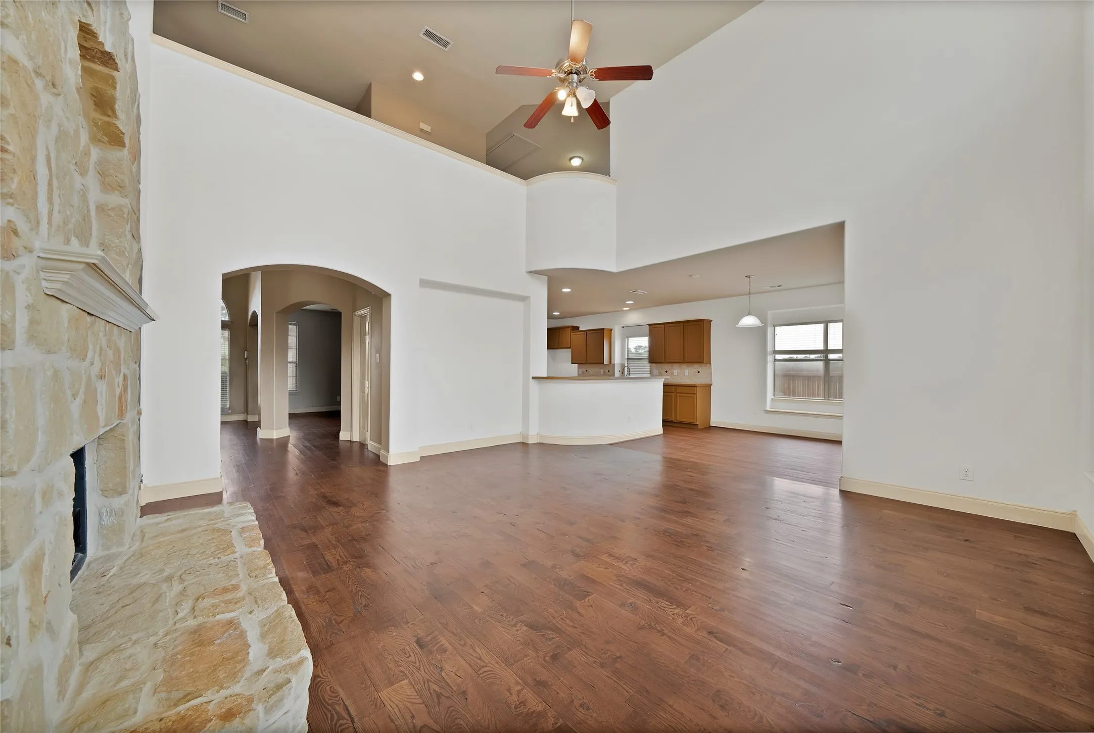 Single Family Residence For Rent in Dallas County , 903 Fieldstone Drive, Cedar Hill, Texas 75104, 4 Bedroom, 3 Bathroom, 2 Garage spaces, 3,162 Sqft, built in 2004, mls#21398373, Real Estate Agent in Cedar Hill, Homes For Rent in Dallas county, Homes For Rent in Cedar Hill, Realtor in Cedar Hill Texas, Real Estate Brokerage Independent Realty Texas, Luminita Cordes Realtor