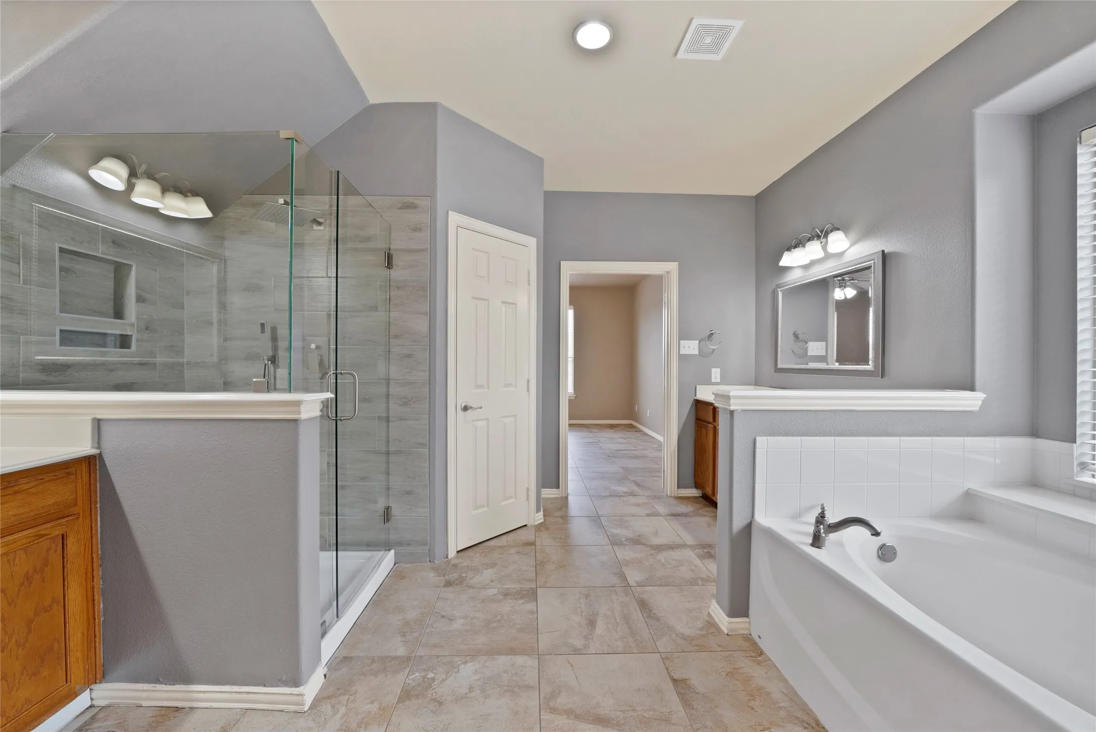 Single Family Residence For Rent in Dallas County , 903 Fieldstone Drive, Cedar Hill, Texas 75104, 4 Bedroom, 3 Bathroom, 2 Garage spaces, 3,162 Sqft, built in 2004, mls#21398373, Real Estate Agent in Cedar Hill, Homes For Rent in Dallas county, Homes For Rent in Cedar Hill, Realtor in Cedar Hill Texas, Real Estate Brokerage Independent Realty Texas, Luminita Cordes Realtor