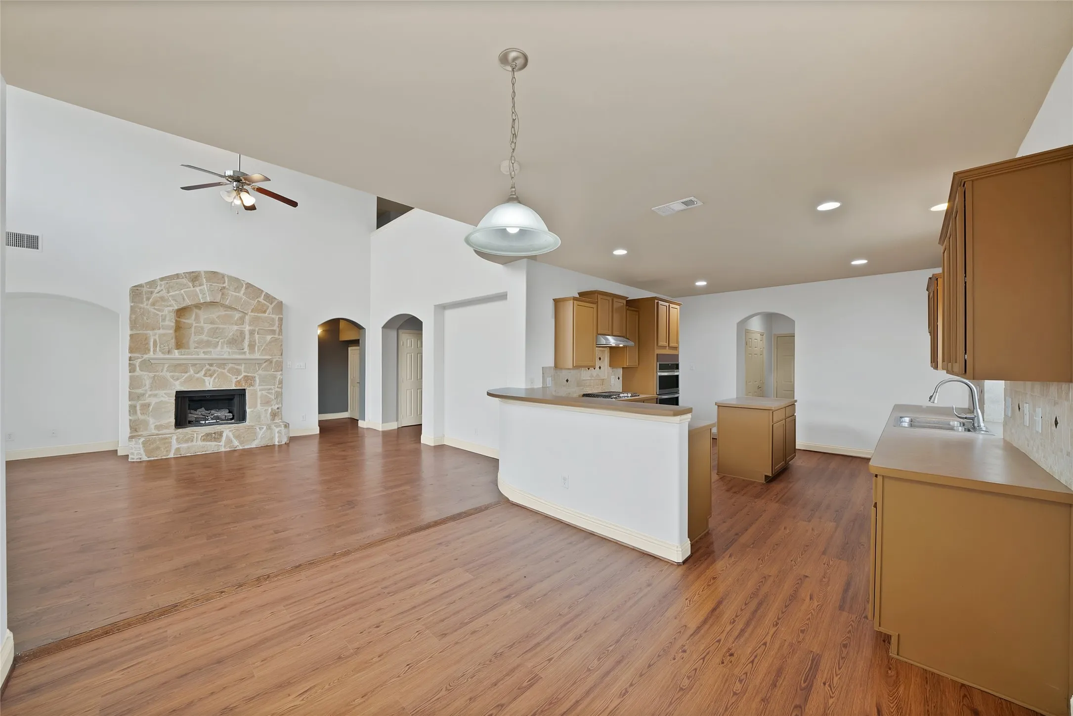 Single Family Residence For Rent in Dallas County , 903 Fieldstone Drive, Cedar Hill, Texas 75104, 4 Bedroom, 3 Bathroom, 2 Garage spaces, 3,162 Sqft, built in 2004, mls#21398373, Real Estate Agent in Cedar Hill, Homes For Rent in Dallas county, Homes For Rent in Cedar Hill, Realtor in Cedar Hill Texas, Real Estate Brokerage Independent Realty Texas, Luminita Cordes Realtor
