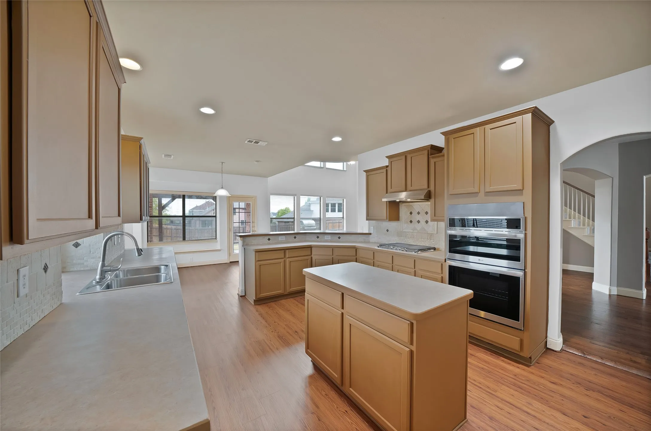 Single Family Residence For Rent in Dallas County , 903 Fieldstone Drive, Cedar Hill, Texas 75104, 4 Bedroom, 3 Bathroom, 2 Garage spaces, 3,162 Sqft, built in 2004, mls#21398373, Real Estate Agent in Cedar Hill, Homes For Rent in Dallas county, Homes For Rent in Cedar Hill, Realtor in Cedar Hill Texas, Real Estate Brokerage Independent Realty Texas, Luminita Cordes Realtor