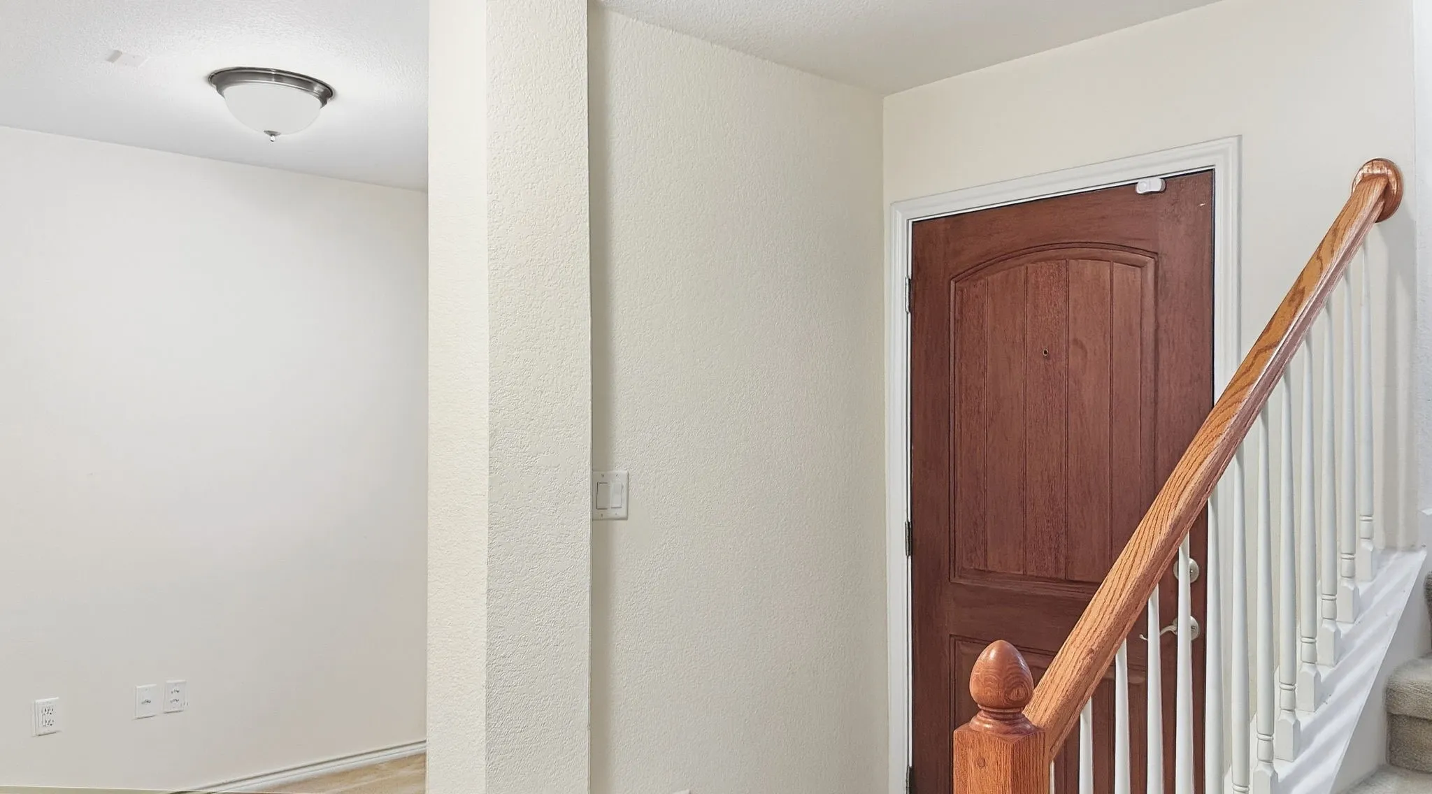 Townhouse For Rent in Dallas County , 2006 Azure Pointe, Richardson, Texas 75080, 2 Bedroom, 2 Bathroom, 2 Garage spaces, 1,485 Sqft, built in 2006, mls#21399269, Real Estate Agent in Richardson, Homes For Rent in Dallas county, Homes For Rent in Richardson, Realtor in Richardson Texas, Real Estate Brokerage Independent Realty Texas, Luminita Cordes Realtor