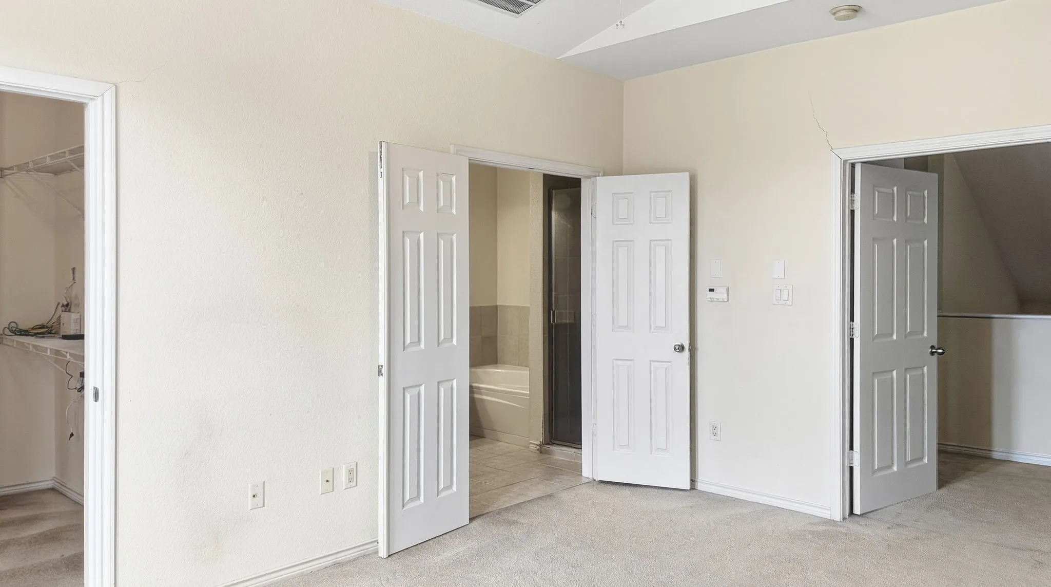 Townhouse For Rent in Dallas County , 2006 Azure Pointe, Richardson, Texas 75080, 2 Bedroom, 2 Bathroom, 2 Garage spaces, 1,485 Sqft, built in 2006, mls#21399269, Real Estate Agent in Richardson, Homes For Rent in Dallas county, Homes For Rent in Richardson, Realtor in Richardson Texas, Real Estate Brokerage Independent Realty Texas, Luminita Cordes Realtor