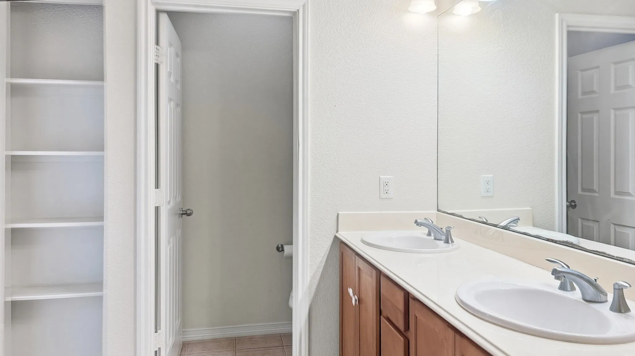 Townhouse For Rent in Dallas County , 2006 Azure Pointe, Richardson, Texas 75080, 2 Bedroom, 2 Bathroom, 2 Garage spaces, 1,485 Sqft, built in 2006, mls#21399269, Real Estate Agent in Richardson, Homes For Rent in Dallas county, Homes For Rent in Richardson, Realtor in Richardson Texas, Real Estate Brokerage Independent Realty Texas, Luminita Cordes Realtor