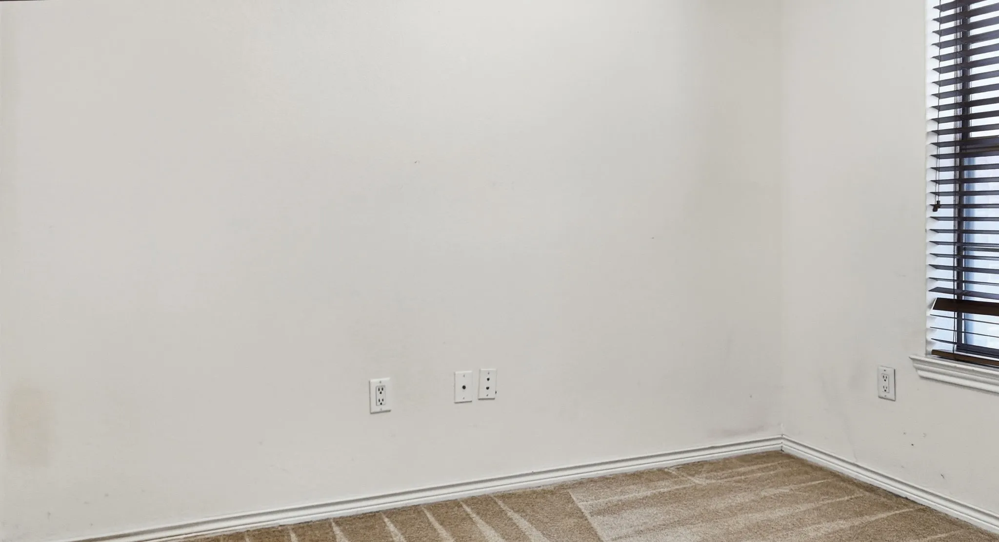 Townhouse For Rent in Dallas County , 2006 Azure Pointe, Richardson, Texas 75080, 2 Bedroom, 2 Bathroom, 2 Garage spaces, 1,485 Sqft, built in 2006, mls#21399269, Real Estate Agent in Richardson, Homes For Rent in Dallas county, Homes For Rent in Richardson, Realtor in Richardson Texas, Real Estate Brokerage Independent Realty Texas, Luminita Cordes Realtor