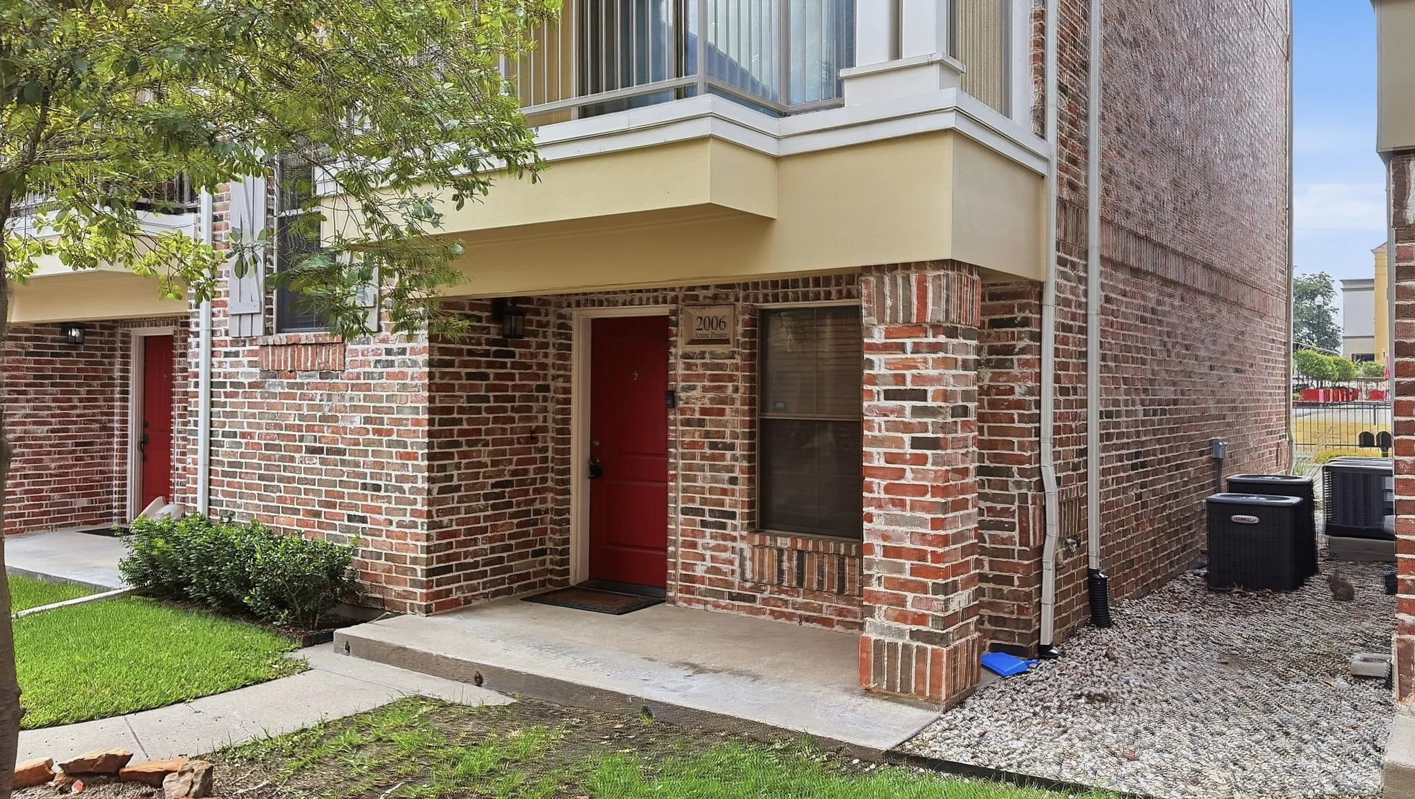Townhouse For Rent in Dallas County , 2006 Azure Pointe, Richardson, Texas 75080, 2 Bedroom, 2 Bathroom, 2 Garage spaces, 1,485 Sqft, built in 2006, mls#21399269, Real Estate Agent in Richardson, Homes For Rent in Dallas county, Homes For Rent in Richardson, Realtor in Richardson Texas, Real Estate Brokerage Independent Realty Texas, Luminita Cordes Realtor