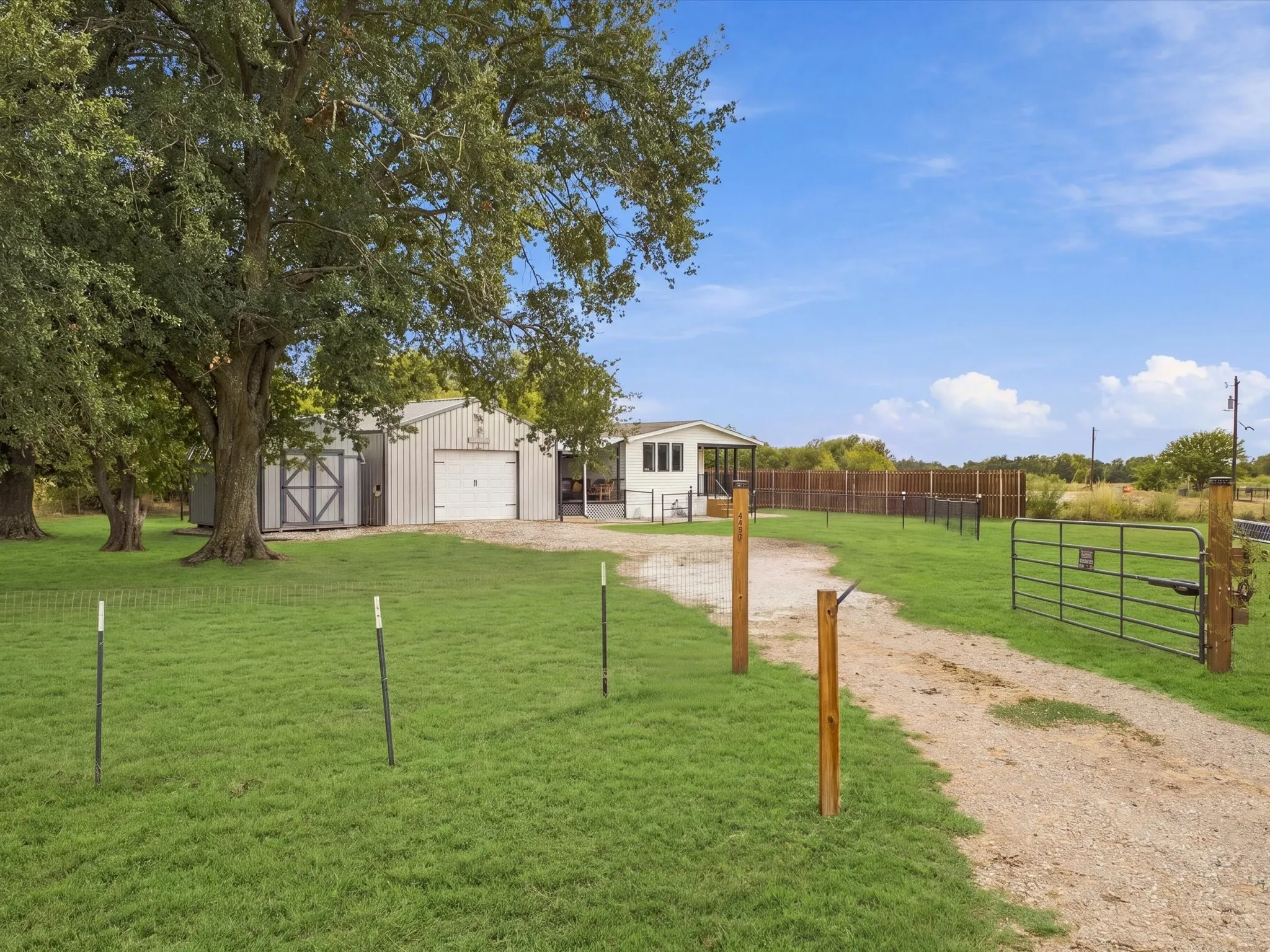 Manufactured Home For Sale in Kaufman County , 9487 County Road 313, Terrell, Texas 75161, 3 Bedroom, 2 Bathroom, 2 Garage spaces, 1,832 Sqft, built in 2017, mls#21399383, Real Estate Agent in Terrell, Homes For Sale in Kaufman county, Homes For Sale in Terrell, Realtor in Terrell Texas, Real Estate Brokerage Independent Realty Texas, Luminita Cordes Realtor