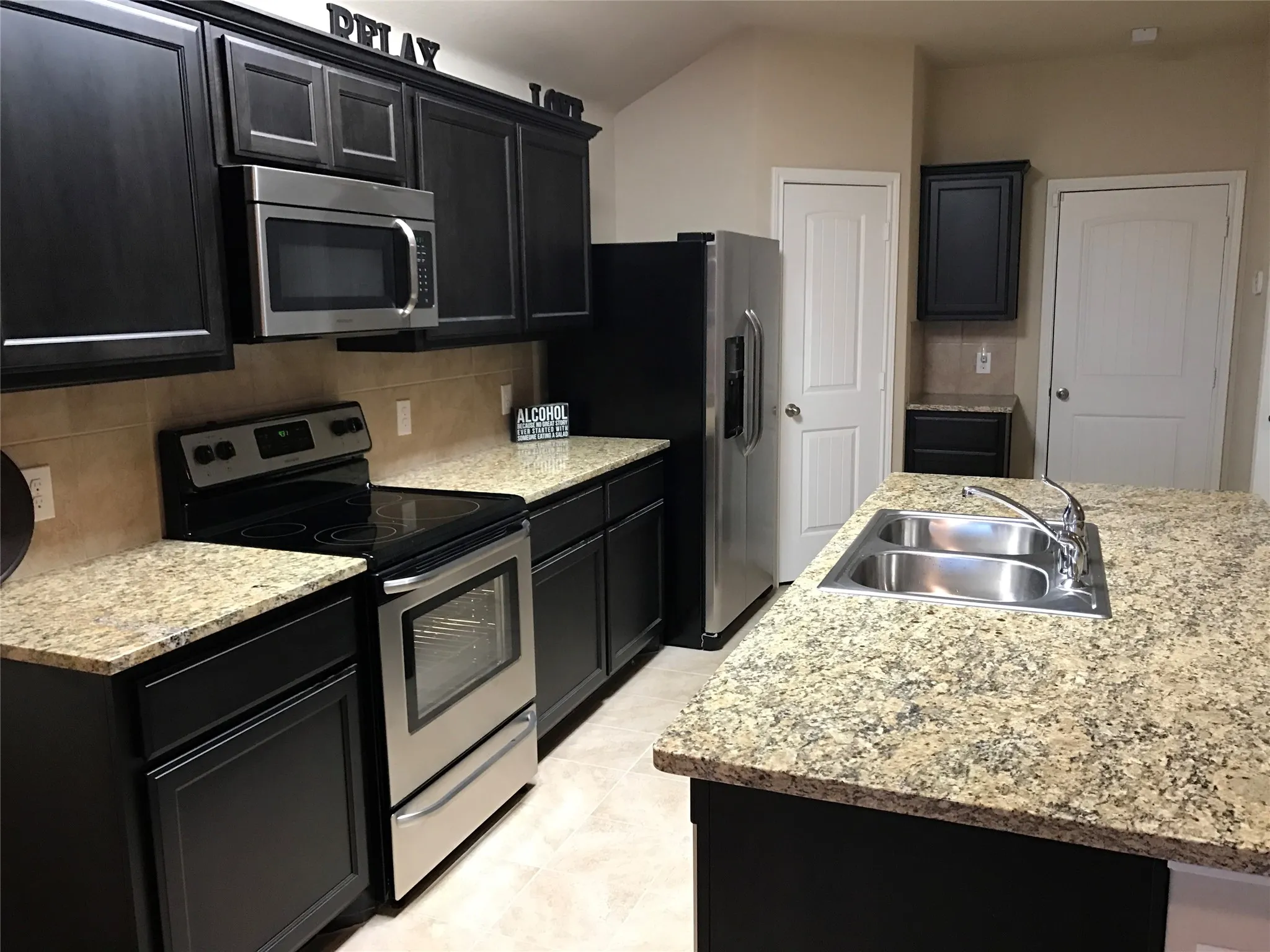 Single Family Residence For Rent in Parker County , 145 Bridlewood Street, Azle, Texas 76020, 4 Bedroom, 2 Bathroom, 2 Garage spaces, 1,832 Sqft, built in 2015, mls#21399372, Real Estate Agent in Azle, Homes For Rent in Parker county, Homes For Rent in Azle, Realtor in Azle Texas, Real Estate Brokerage Independent Realty Texas, Luminita Cordes Realtor