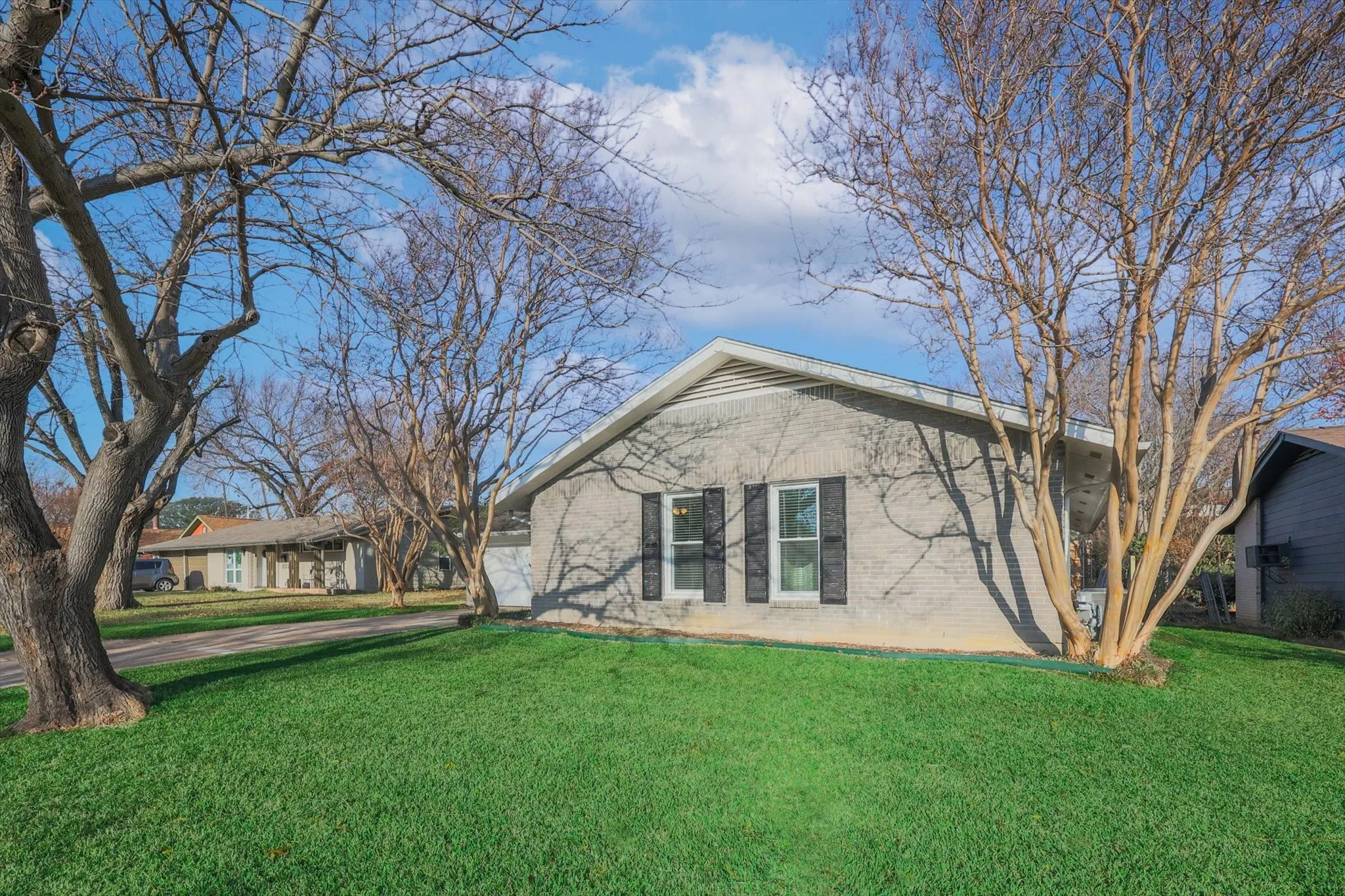 Single Family Residence For Rent in Dallas County , 2009 Exeter Drive, Irving, Texas 75062, 4 Bedroom, 2 Bathroom, 2 Garage spaces, 1,358 Sqft, built in 1960, mls#21399384, Real Estate Agent in Irving, Homes For Rent in Dallas county, Homes For Rent in Irving, Realtor in Irving Texas, Real Estate Brokerage Independent Realty Texas, Luminita Cordes Realtor