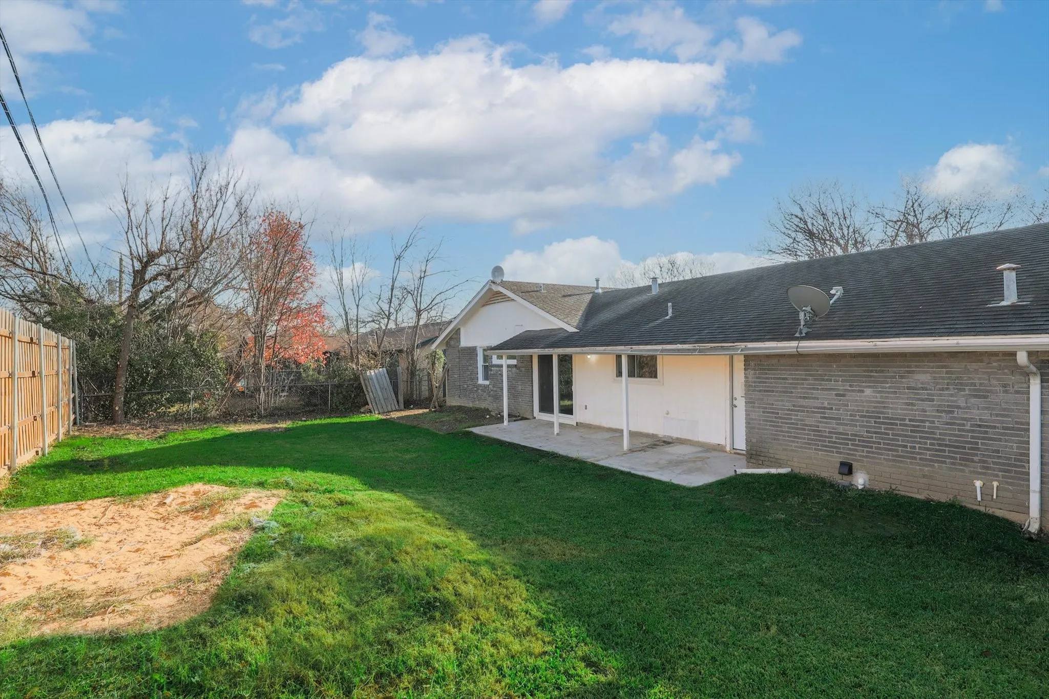 Single Family Residence For Rent in Dallas County , 2009 Exeter Drive, Irving, Texas 75062, 4 Bedroom, 2 Bathroom, 2 Garage spaces, 1,358 Sqft, built in 1960, mls#21399384, Real Estate Agent in Irving, Homes For Rent in Dallas county, Homes For Rent in Irving, Realtor in Irving Texas, Real Estate Brokerage Independent Realty Texas, Luminita Cordes Realtor