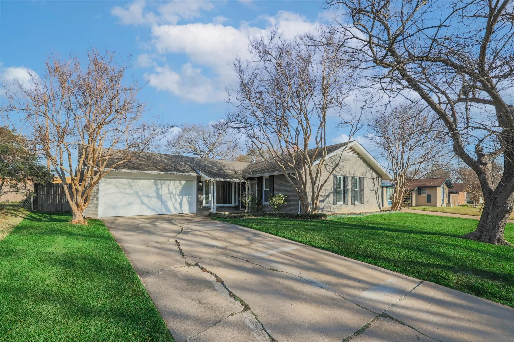 Single Family Residence For Rent in Dallas County , 2009 Exeter Drive, Irving, Texas 75062, 4 Bedroom, 2 Bathroom, 2 Garage spaces, 1,358 Sqft, built in 1960, mls#21399384, Real Estate Agent in Irving, Homes For Rent in Dallas county, Homes For Rent in Irving, Realtor in Irving Texas, Real Estate Brokerage Independent Realty Texas, Luminita Cordes Realtor