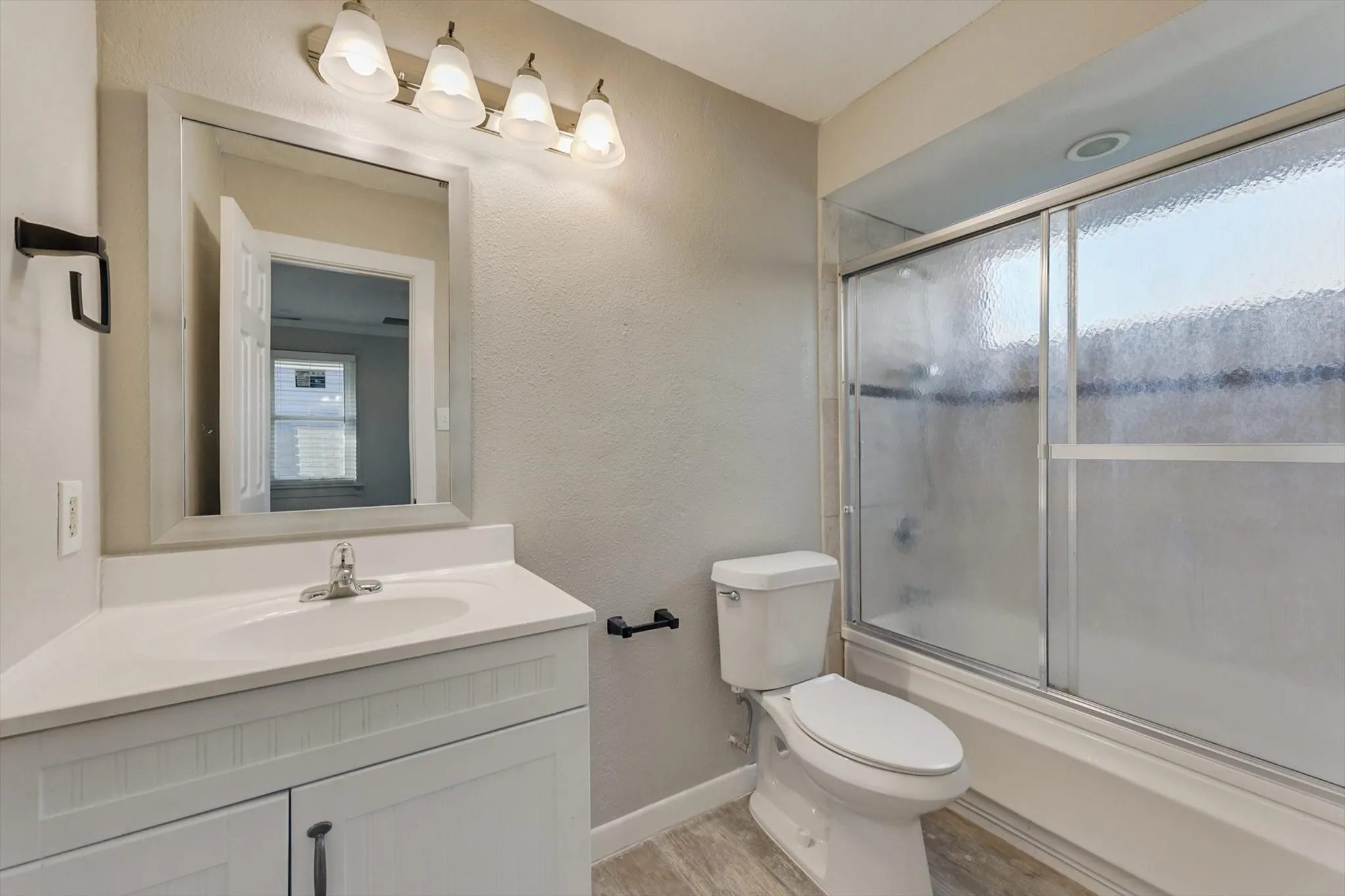 Single Family Residence For Rent in Dallas County , 2009 Exeter Drive, Irving, Texas 75062, 4 Bedroom, 2 Bathroom, 2 Garage spaces, 1,358 Sqft, built in 1960, mls#21399384, Real Estate Agent in Irving, Homes For Rent in Dallas county, Homes For Rent in Irving, Realtor in Irving Texas, Real Estate Brokerage Independent Realty Texas, Luminita Cordes Realtor