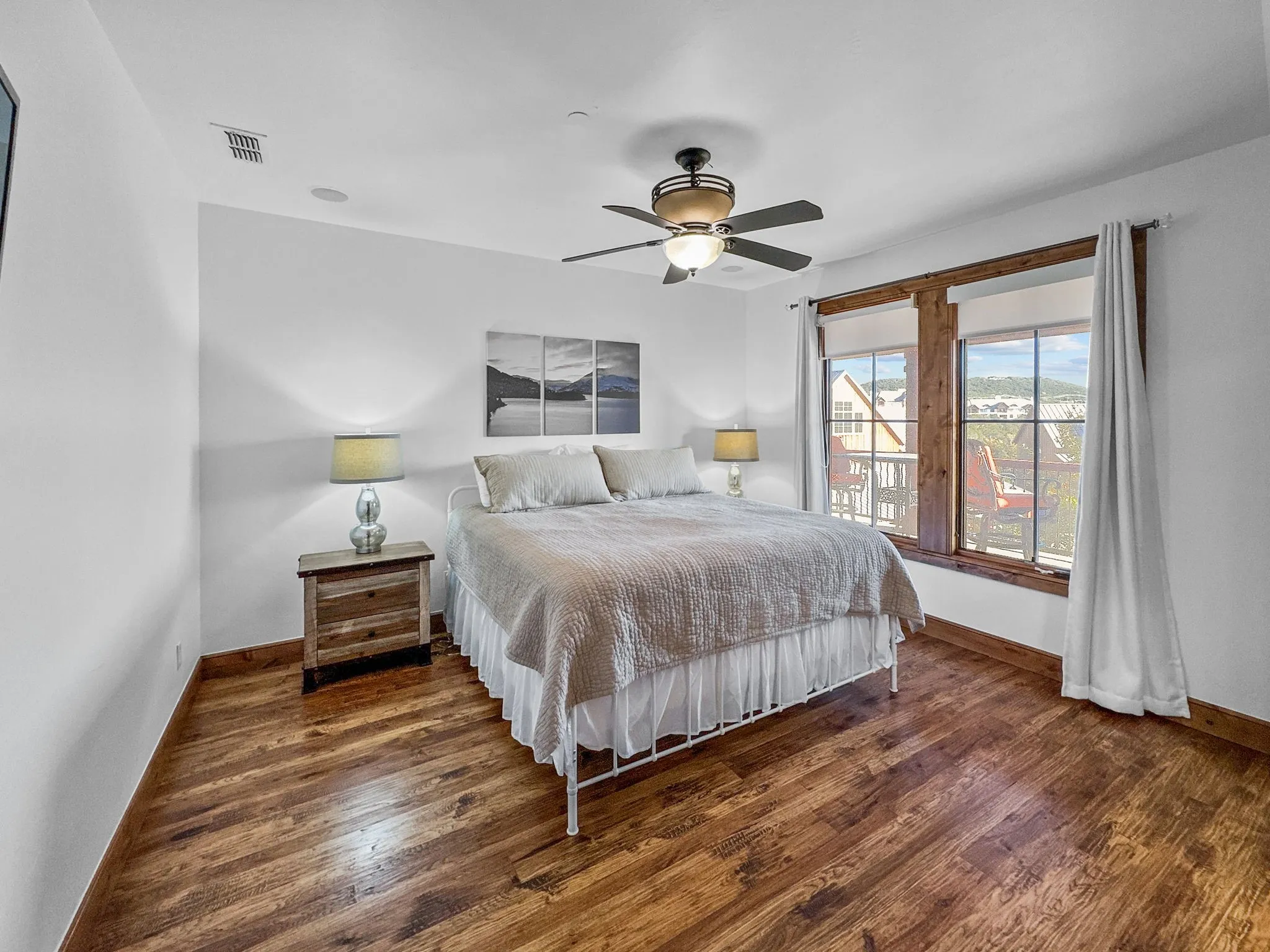 Condominium For Sale in Palo Pinto County , 2504 Century Oak Drive 302, Graford, Texas 76449, 4 Bedroom, 5 Bathroom, 2 Garage spaces, 3,854 Sqft, built in 2008, mls#21397996, Real Estate Agent in Graford, Homes For Sale in Palo Pinto county, Homes For Sale in Graford, Realtor in Graford Texas, Real Estate Brokerage Independent Realty Texas, Luminita Cordes Realtor