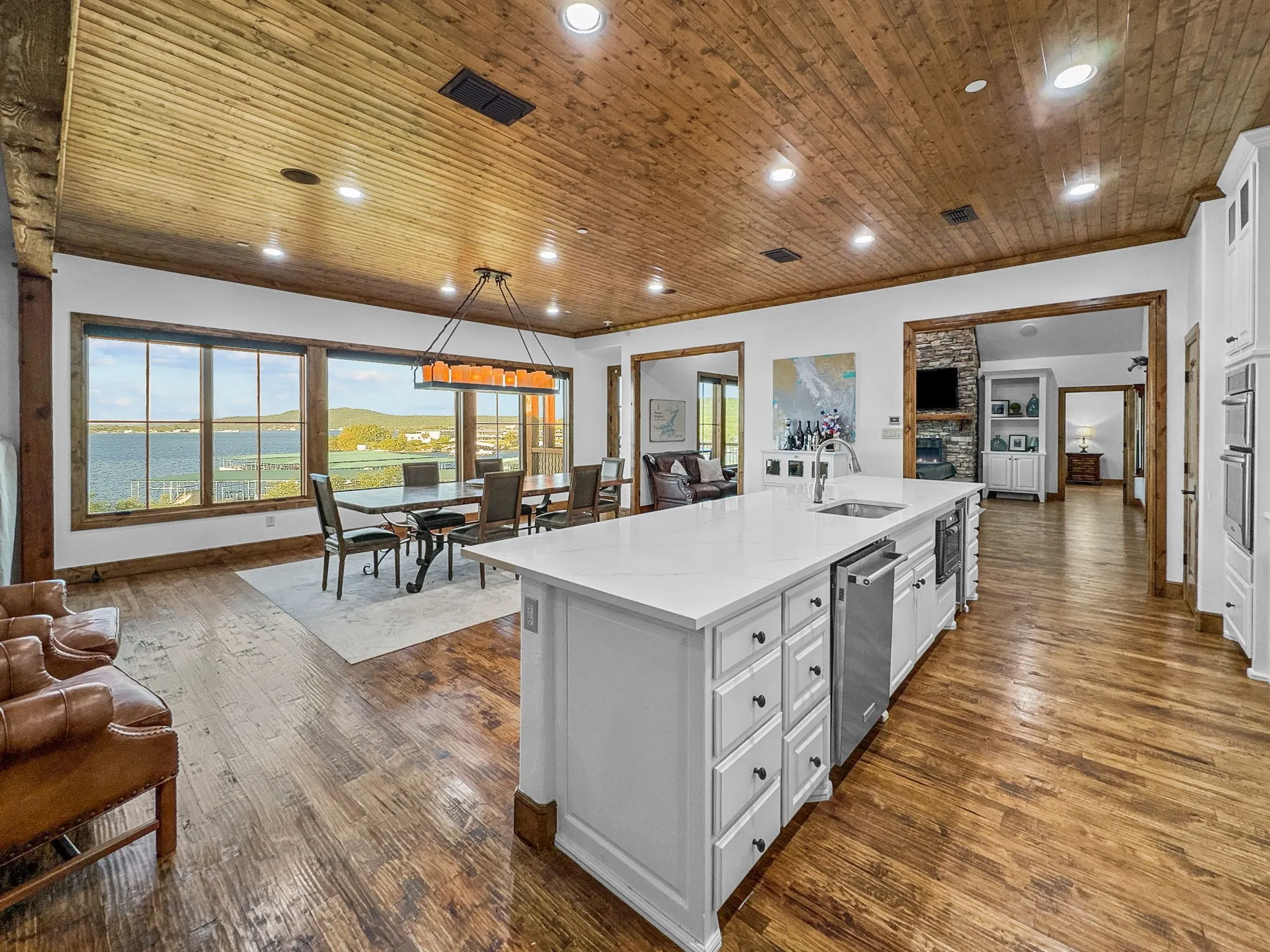 Condominium For Sale in Palo Pinto County , 2504 Century Oak Drive 302, Graford, Texas 76449, 4 Bedroom, 5 Bathroom, 2 Garage spaces, 3,854 Sqft, built in 2008, mls#21397996, Real Estate Agent in Graford, Homes For Sale in Palo Pinto county, Homes For Sale in Graford, Realtor in Graford Texas, Real Estate Brokerage Independent Realty Texas, Luminita Cordes Realtor
