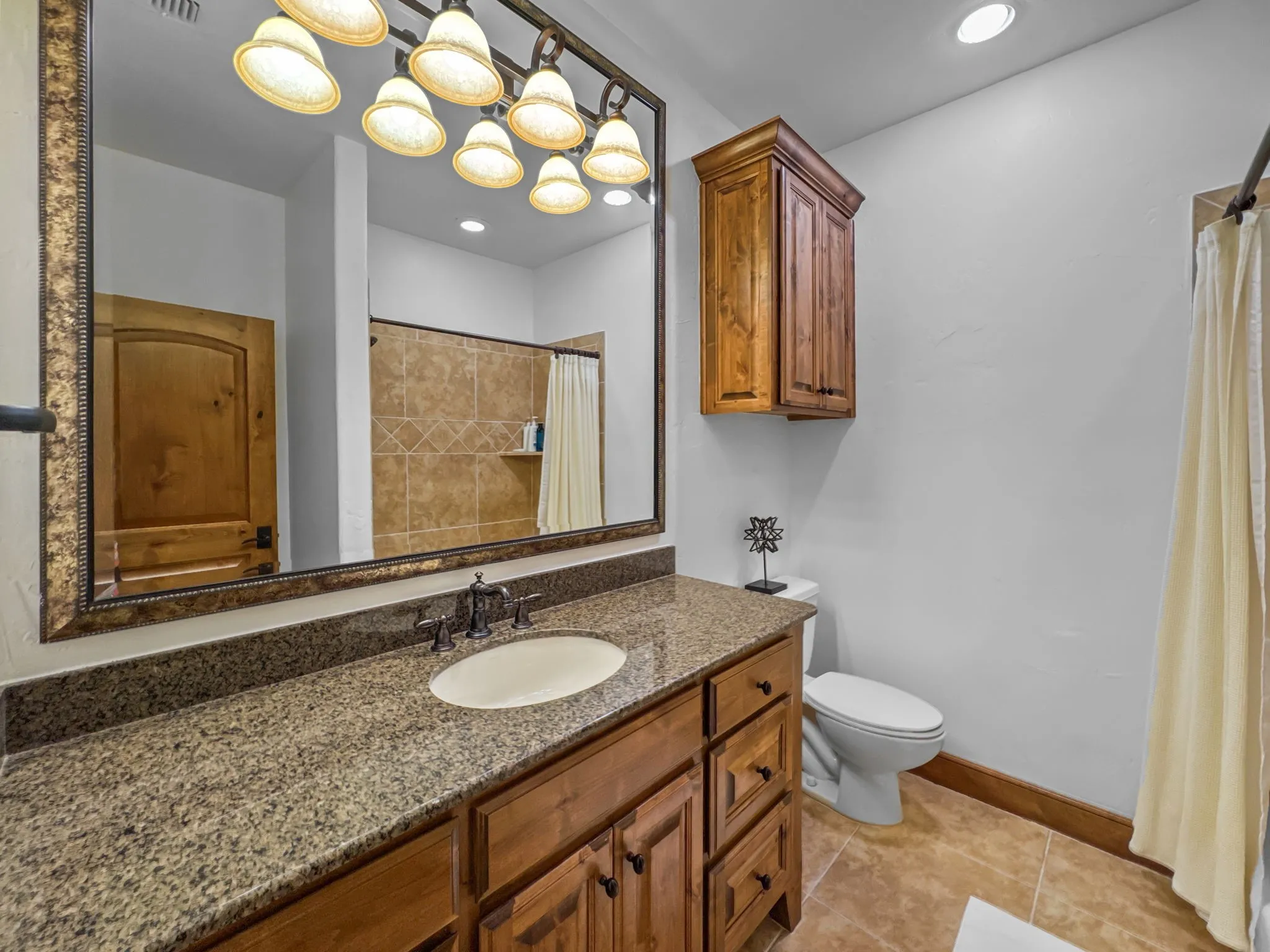 Condominium For Sale in Palo Pinto County , 2504 Century Oak Drive 302, Graford, Texas 76449, 4 Bedroom, 5 Bathroom, 2 Garage spaces, 3,854 Sqft, built in 2008, mls#21397996, Real Estate Agent in Graford, Homes For Sale in Palo Pinto county, Homes For Sale in Graford, Realtor in Graford Texas, Real Estate Brokerage Independent Realty Texas, Luminita Cordes Realtor