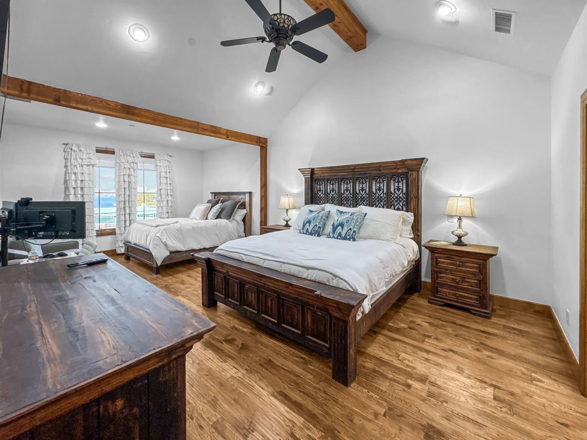 Condominium For Sale in Palo Pinto County , 2504 Century Oak Drive 302, Graford, Texas 76449, 4 Bedroom, 5 Bathroom, 2 Garage spaces, 3,854 Sqft, built in 2008, mls#21397996, Real Estate Agent in Graford, Homes For Sale in Palo Pinto county, Homes For Sale in Graford, Realtor in Graford Texas, Real Estate Brokerage Independent Realty Texas, Luminita Cordes Realtor