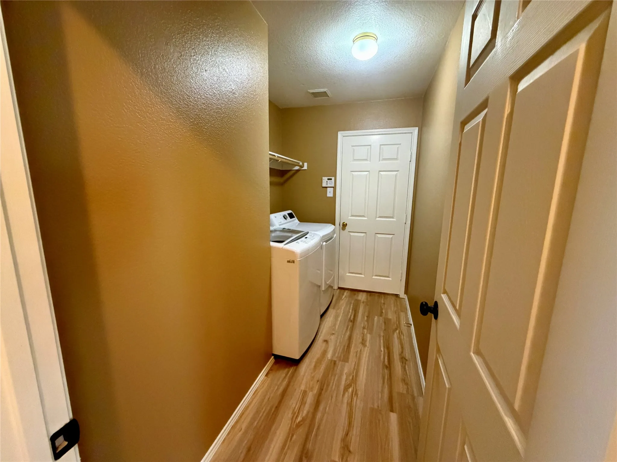 Single Family Residence For Rent in Tarrant County , 2008 Kingsbrook Trail, Fort Worth, Texas 76120, 3 Bedroom, 2 Bathroom, 2 Garage spaces, 1,980 Sqft, built in 2004, mls#21385384, Real Estate Agent in Fort Worth, Homes For Rent in Tarrant county, Homes For Rent in Fort Worth, Realtor in Fort Worth Texas, Real Estate Brokerage Independent Realty Texas, Luminita Cordes Realtor
