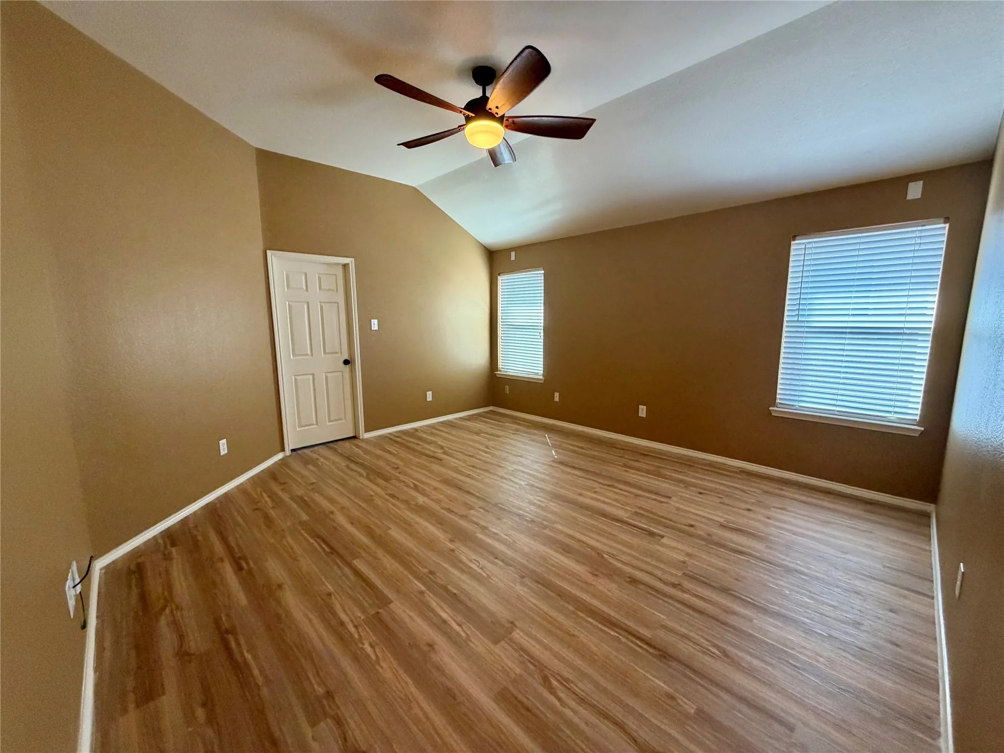 Single Family Residence For Rent in Tarrant County , 2008 Kingsbrook Trail, Fort Worth, Texas 76120, 3 Bedroom, 2 Bathroom, 2 Garage spaces, 1,980 Sqft, built in 2004, mls#21385384, Real Estate Agent in Fort Worth, Homes For Rent in Tarrant county, Homes For Rent in Fort Worth, Realtor in Fort Worth Texas, Real Estate Brokerage Independent Realty Texas, Luminita Cordes Realtor