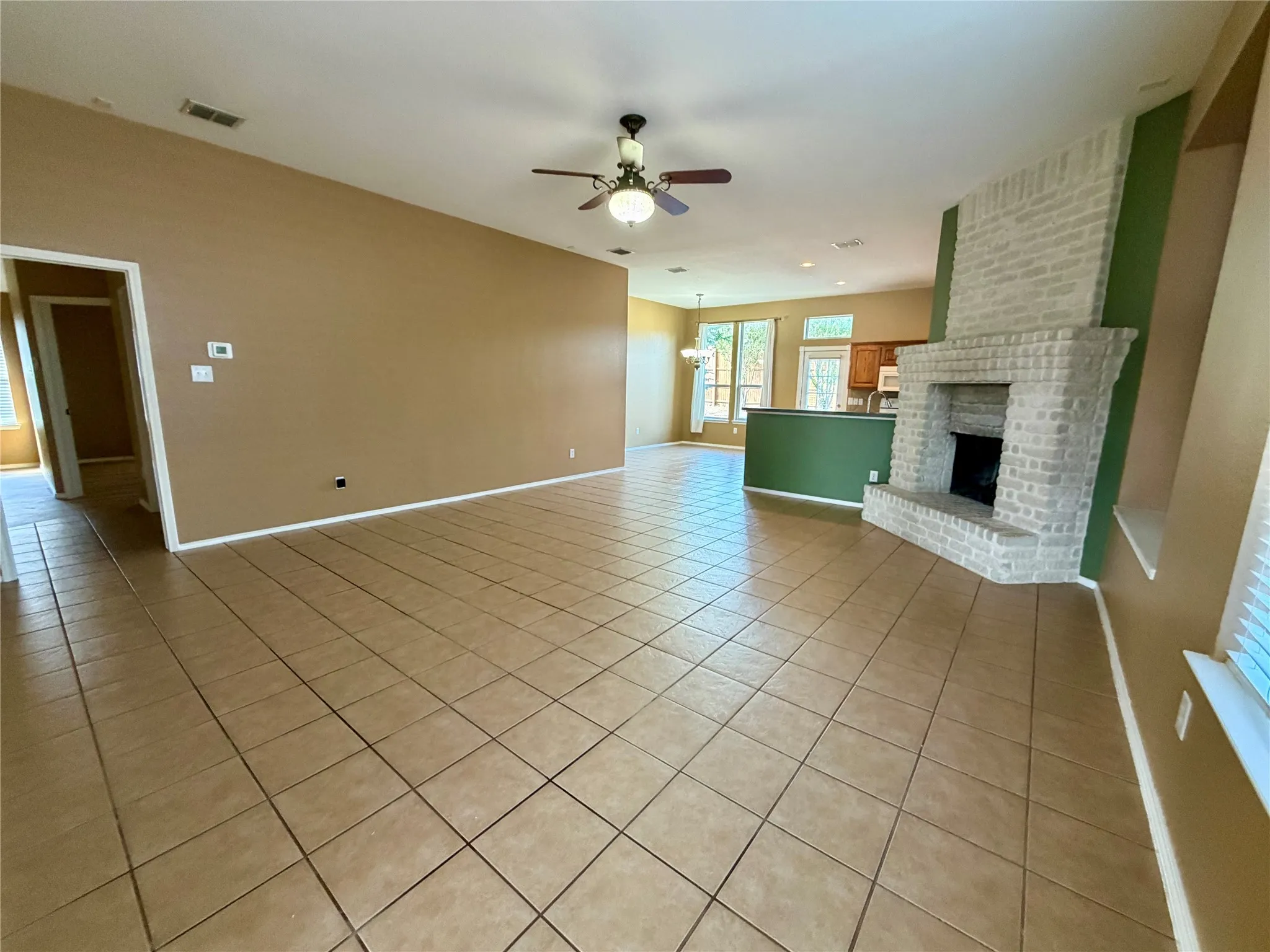 Single Family Residence For Rent in Tarrant County , 2008 Kingsbrook Trail, Fort Worth, Texas 76120, 3 Bedroom, 2 Bathroom, 2 Garage spaces, 1,980 Sqft, built in 2004, mls#21385384, Real Estate Agent in Fort Worth, Homes For Rent in Tarrant county, Homes For Rent in Fort Worth, Realtor in Fort Worth Texas, Real Estate Brokerage Independent Realty Texas, Luminita Cordes Realtor