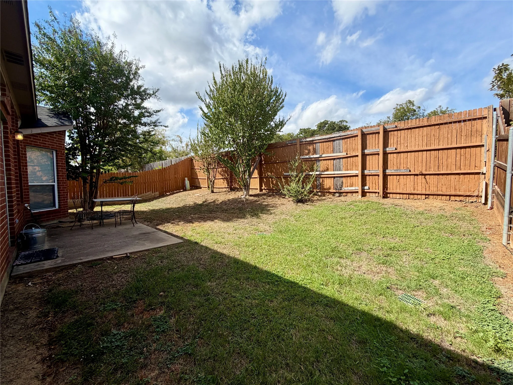 Single Family Residence For Rent in Tarrant County , 2008 Kingsbrook Trail, Fort Worth, Texas 76120, 3 Bedroom, 2 Bathroom, 2 Garage spaces, 1,980 Sqft, built in 2004, mls#21385384, Real Estate Agent in Fort Worth, Homes For Rent in Tarrant county, Homes For Rent in Fort Worth, Realtor in Fort Worth Texas, Real Estate Brokerage Independent Realty Texas, Luminita Cordes Realtor