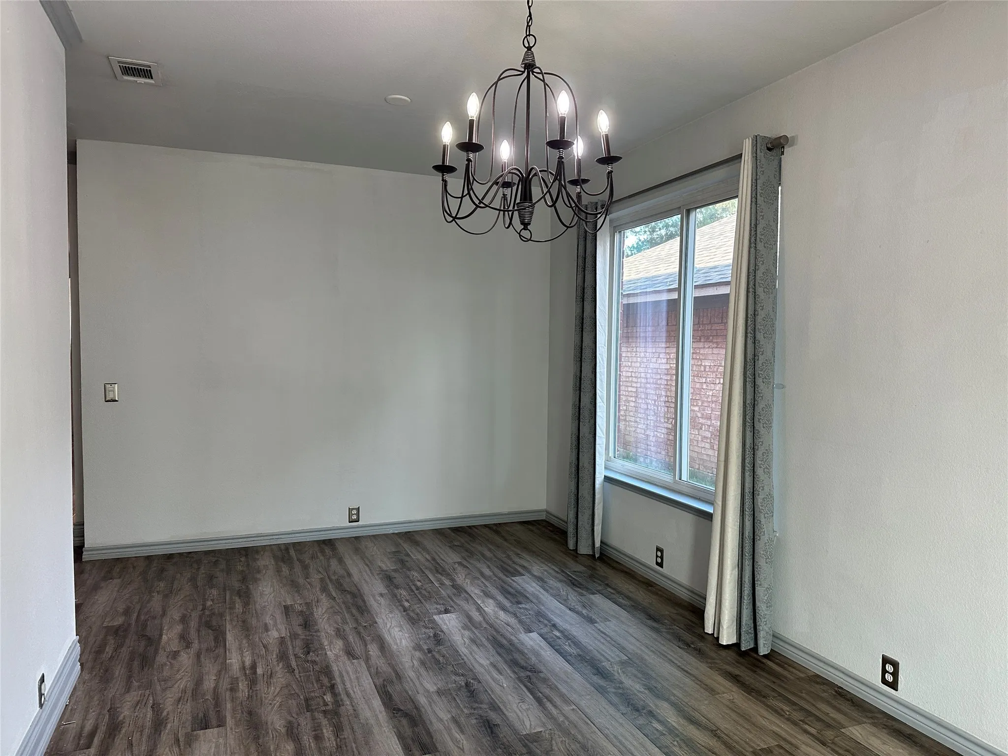 Wood-finish flooring with a neutral paint palette