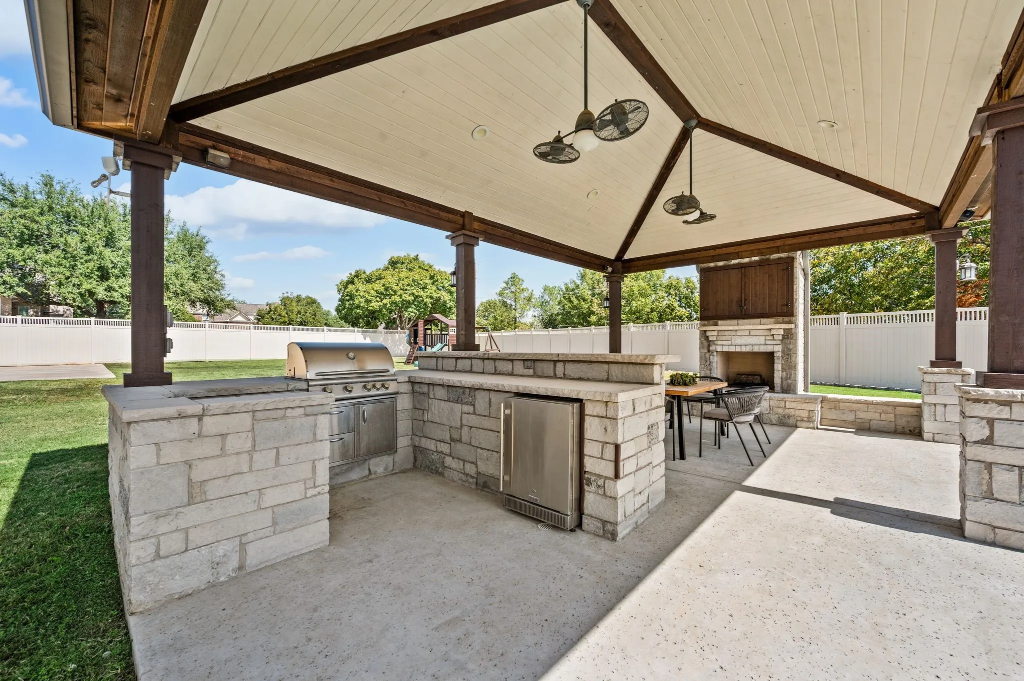 Single Family Residence For Sale in Tarrant County , 1849 Pearson Crossing, Keller, Texas 76248, 5 Bedroom, 6 Bathroom, 3 Garage spaces, 5,381 Sqft, built in 1988, mls#21397448, Real Estate Agent in Keller, Homes For Sale in Tarrant county, Homes For Sale in Keller, Realtor in Keller Texas, Real Estate Brokerage Independent Realty Texas, Luminita Cordes Realtor