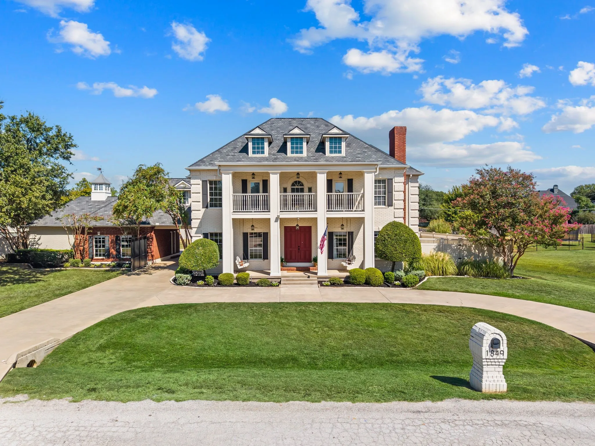 Single Family Residence For Sale in Tarrant County , 1849 Pearson Crossing, Keller, Texas 76248, 5 Bedroom, 6 Bathroom, 3 Garage spaces, 5,381 Sqft, built in 1988, mls#21397448, Real Estate Agent in Keller, Homes For Sale in Tarrant county, Homes For Sale in Keller, Realtor in Keller Texas, Real Estate Brokerage Independent Realty Texas, Luminita Cordes Realtor