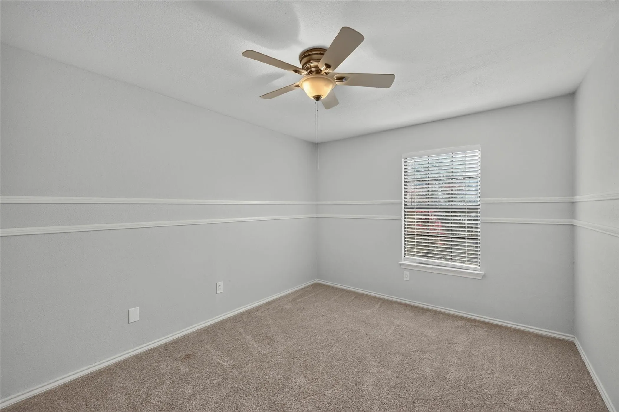 Single Family Residence For Sale in Dallas County , 4301 Hudson Avenue, Grand Prairie, Texas 75052, 4 Bedroom, 3 Bathroom, 2 Garage spaces, 2,229 Sqft, built in 1986, mls#21399395, Real Estate Agent in Grand Prairie, Homes For Sale in Dallas county, Homes For Sale in Grand Prairie, Realtor in Grand Prairie Texas, Real Estate Brokerage Independent Realty Texas, Luminita Cordes Realtor