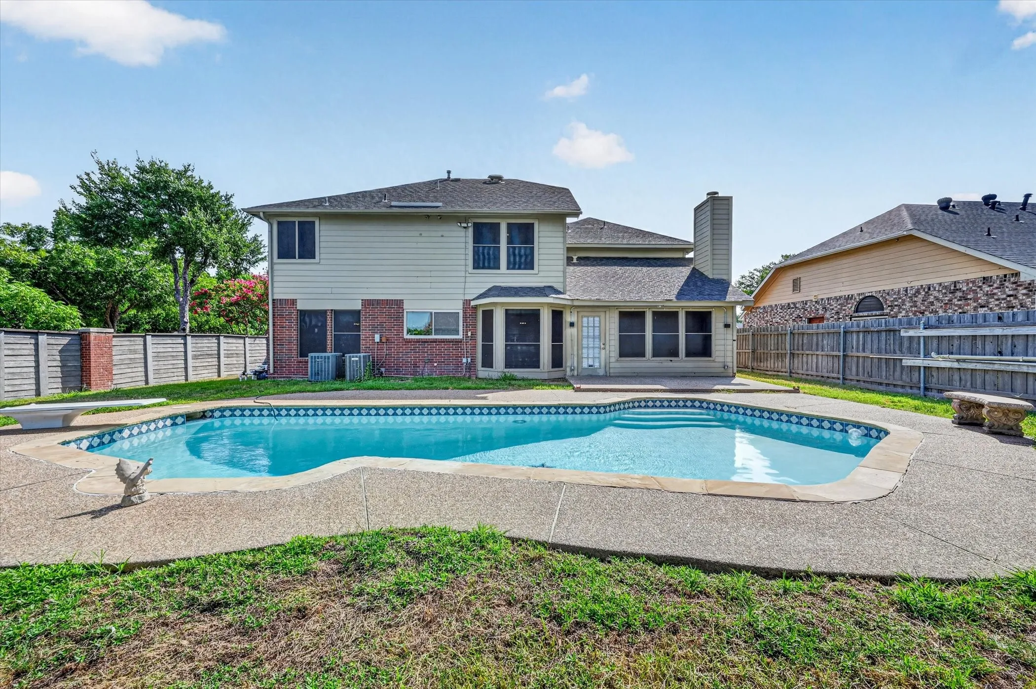 Single Family Residence For Sale in Dallas County , 4301 Hudson Avenue, Grand Prairie, Texas 75052, 4 Bedroom, 3 Bathroom, 2 Garage spaces, 2,229 Sqft, built in 1986, mls#21399395, Real Estate Agent in Grand Prairie, Homes For Sale in Dallas county, Homes For Sale in Grand Prairie, Realtor in Grand Prairie Texas, Real Estate Brokerage Independent Realty Texas, Luminita Cordes Realtor