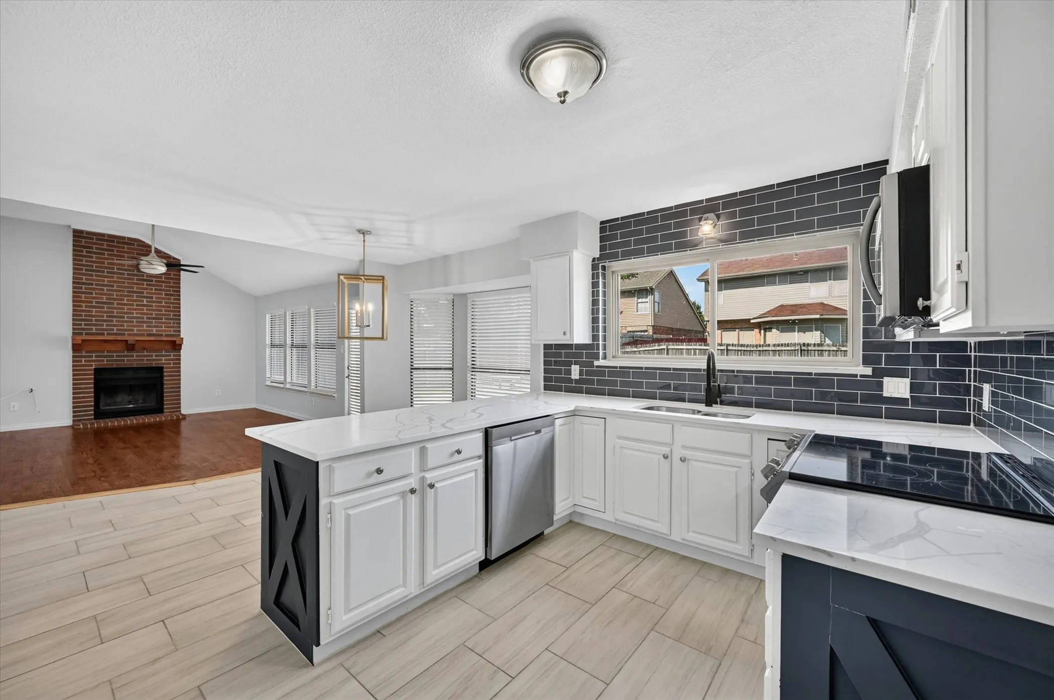 Single Family Residence For Sale in Dallas County , 4301 Hudson Avenue, Grand Prairie, Texas 75052, 4 Bedroom, 3 Bathroom, 2 Garage spaces, 2,229 Sqft, built in 1986, mls#21399395, Real Estate Agent in Grand Prairie, Homes For Sale in Dallas county, Homes For Sale in Grand Prairie, Realtor in Grand Prairie Texas, Real Estate Brokerage Independent Realty Texas, Luminita Cordes Realtor