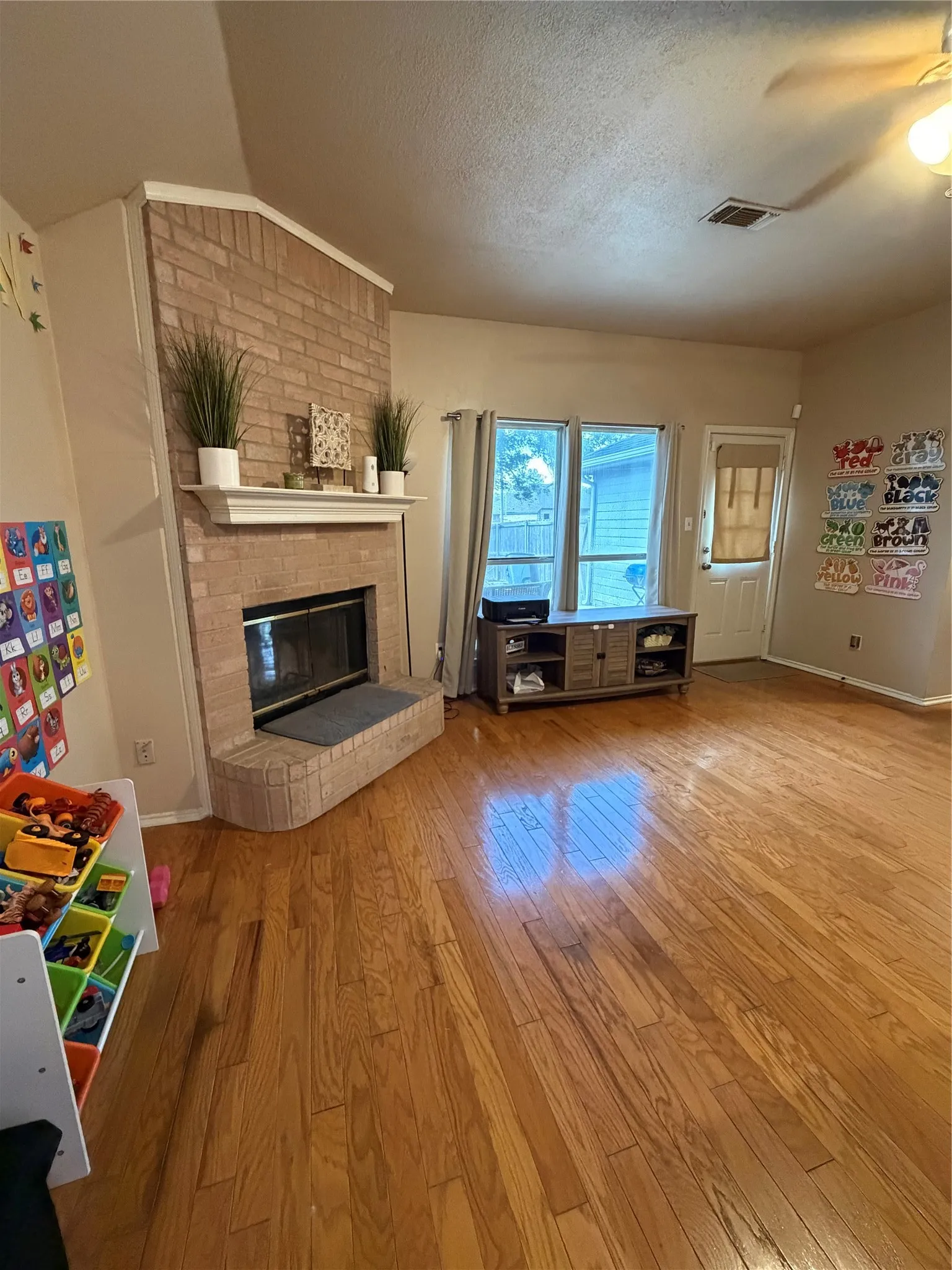 Single Family Residence For Sale in Dallas County , 1013 Wentwood Drive, De Soto, Texas 75115, 3 Bedroom, 2 Bathroom, 2 Garage spaces, 1,714 Sqft, built in 1994, mls#21399407, Real Estate Agent in De Soto, Homes For Sale in Dallas county, Homes For Sale in De Soto, Realtor in De Soto Texas, Real Estate Brokerage Independent Realty Texas, Luminita Cordes Realtor