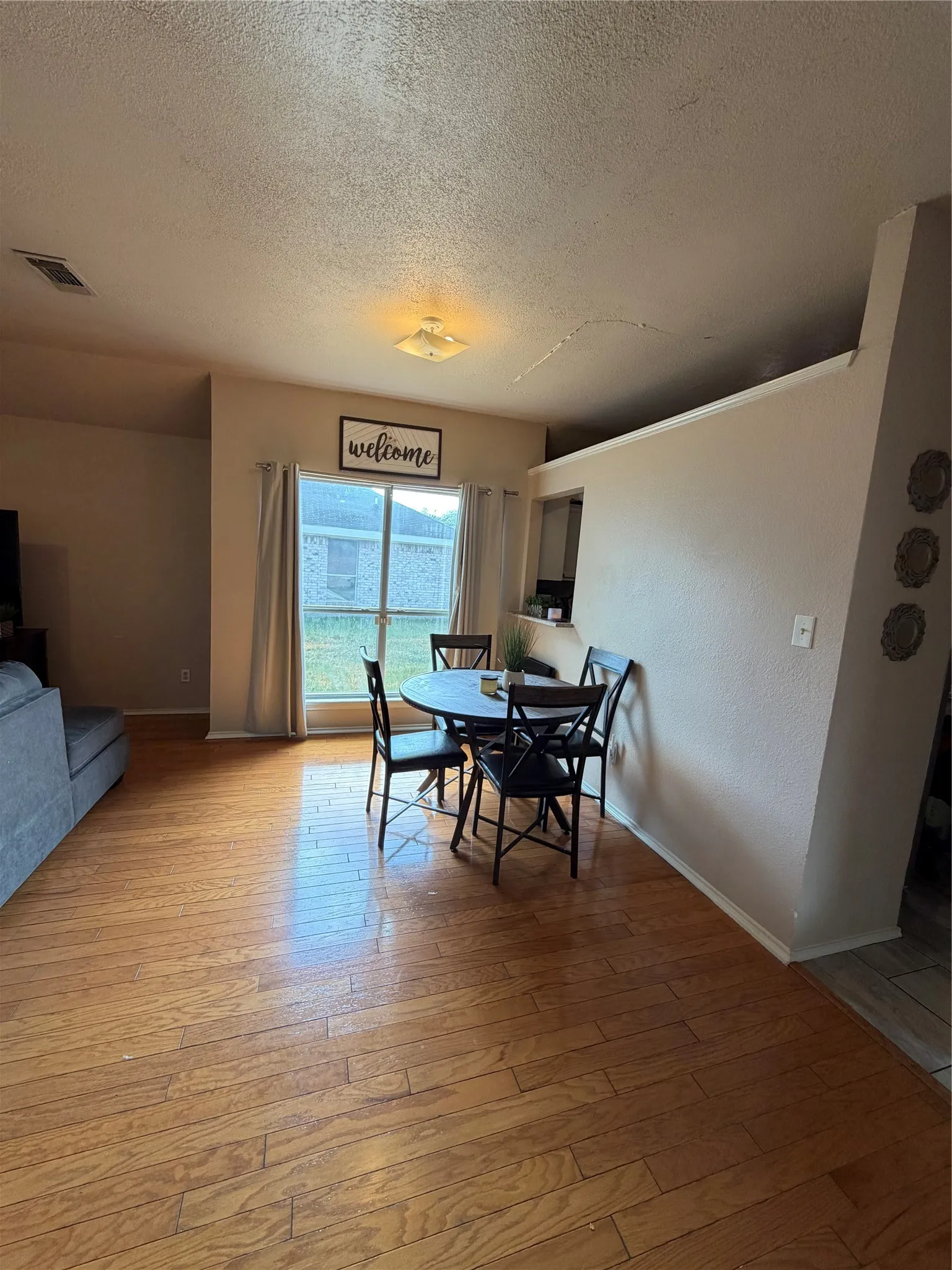 Single Family Residence For Sale in Dallas County , 1013 Wentwood Drive, De Soto, Texas 75115, 3 Bedroom, 2 Bathroom, 2 Garage spaces, 1,714 Sqft, built in 1994, mls#21399407, Real Estate Agent in De Soto, Homes For Sale in Dallas county, Homes For Sale in De Soto, Realtor in De Soto Texas, Real Estate Brokerage Independent Realty Texas, Luminita Cordes Realtor