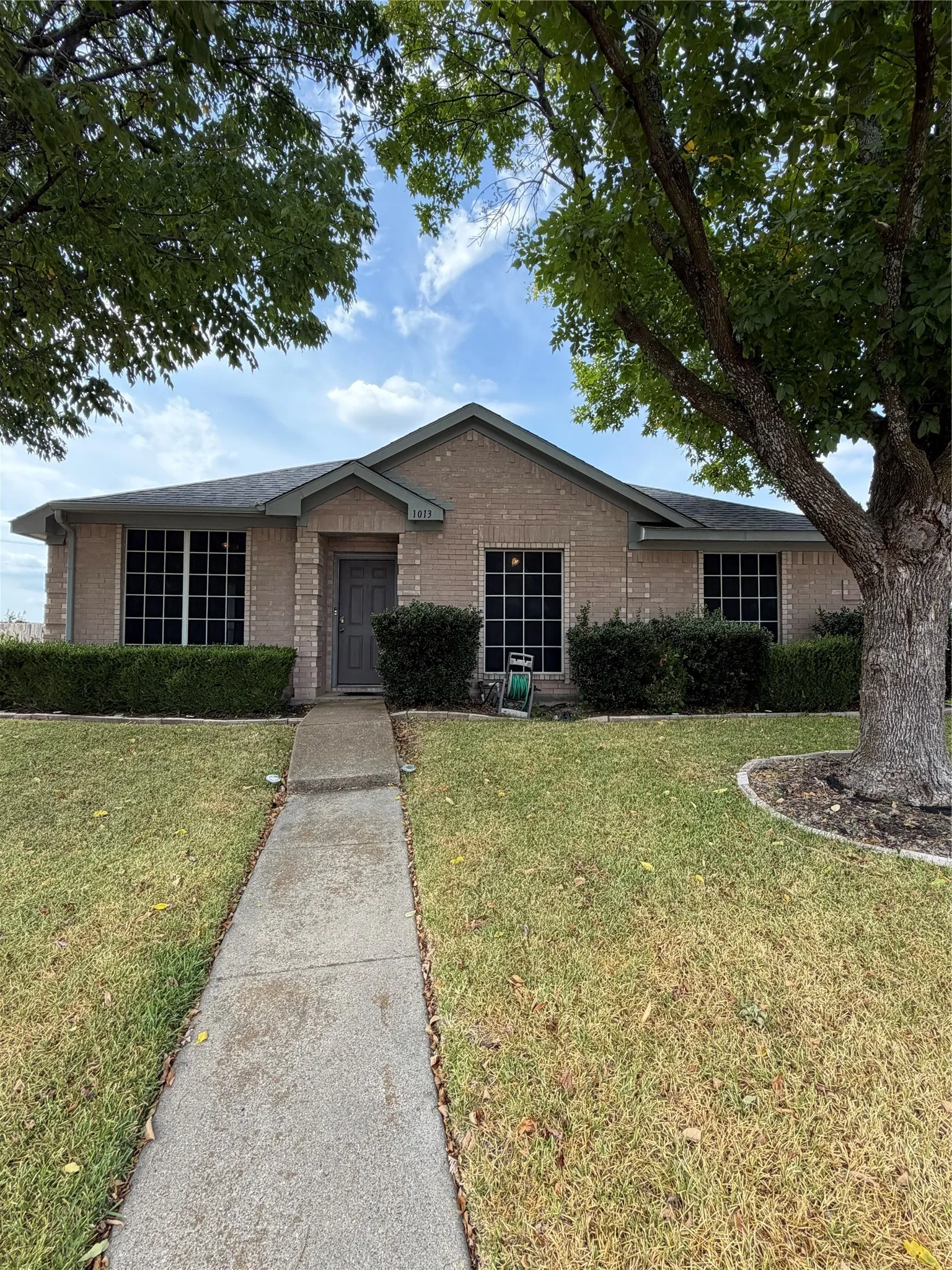 Single Family Residence For Sale in Dallas County , 1013 Wentwood Drive, De Soto, Texas 75115, 3 Bedroom, 2 Bathroom, 2 Garage spaces, 1,714 Sqft, built in 1994, mls#21399407, Real Estate Agent in De Soto, Homes For Sale in Dallas county, Homes For Sale in De Soto, Realtor in De Soto Texas, Real Estate Brokerage Independent Realty Texas, Luminita Cordes Realtor