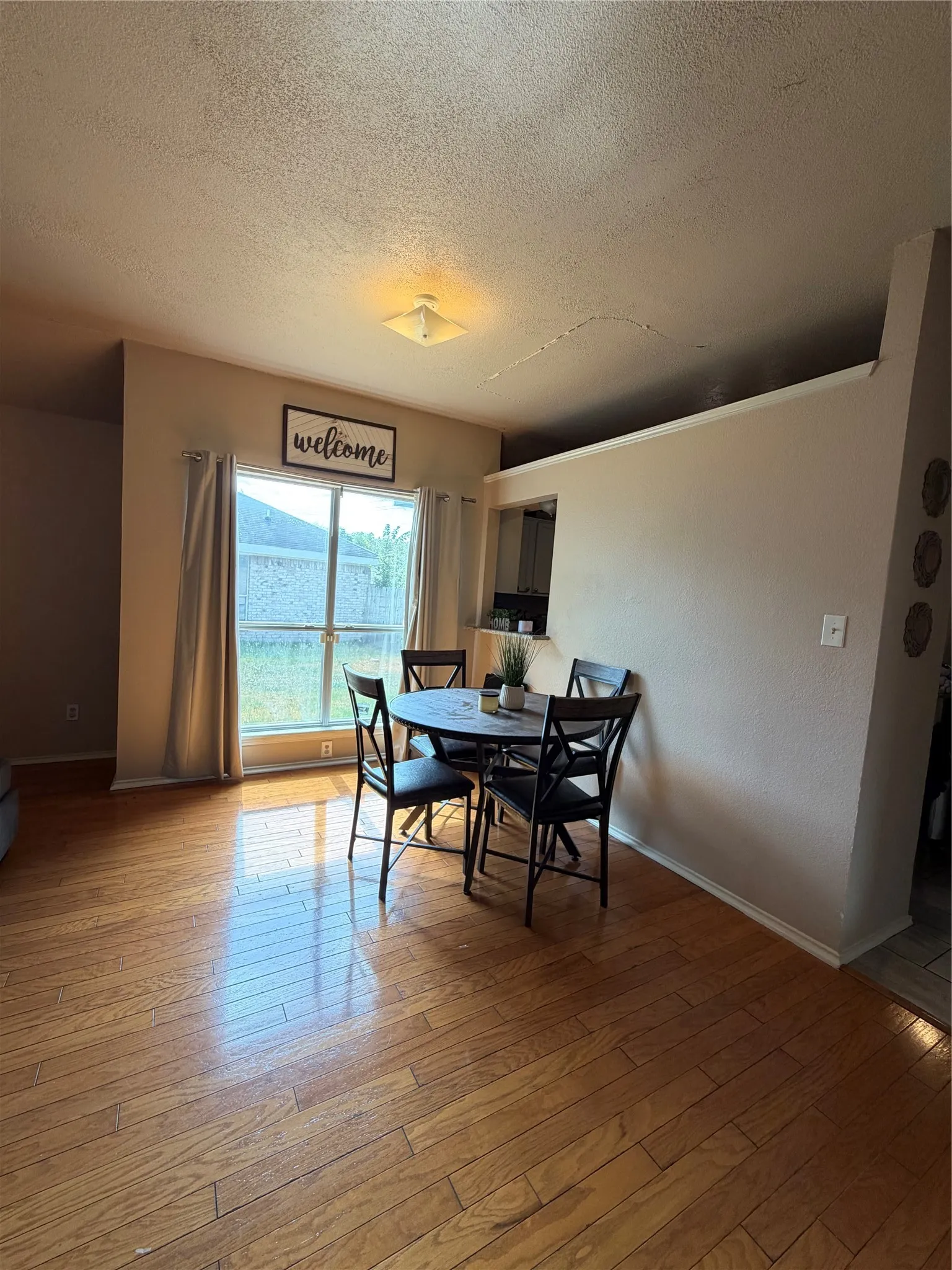 Single Family Residence For Sale in Dallas County , 1013 Wentwood Drive, De Soto, Texas 75115, 3 Bedroom, 2 Bathroom, 2 Garage spaces, 1,714 Sqft, built in 1994, mls#21399407, Real Estate Agent in De Soto, Homes For Sale in Dallas county, Homes For Sale in De Soto, Realtor in De Soto Texas, Real Estate Brokerage Independent Realty Texas, Luminita Cordes Realtor